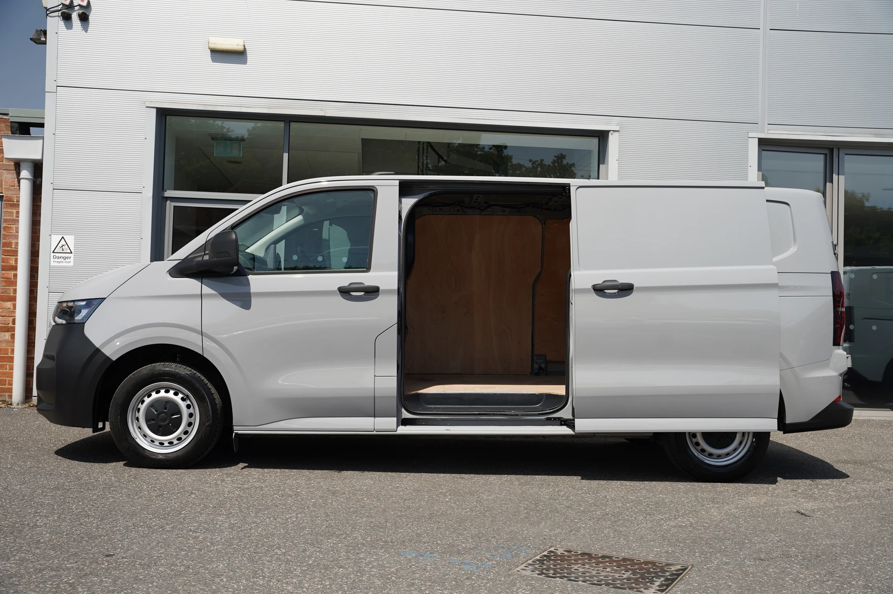 Volkswagen-Transporter-image-28