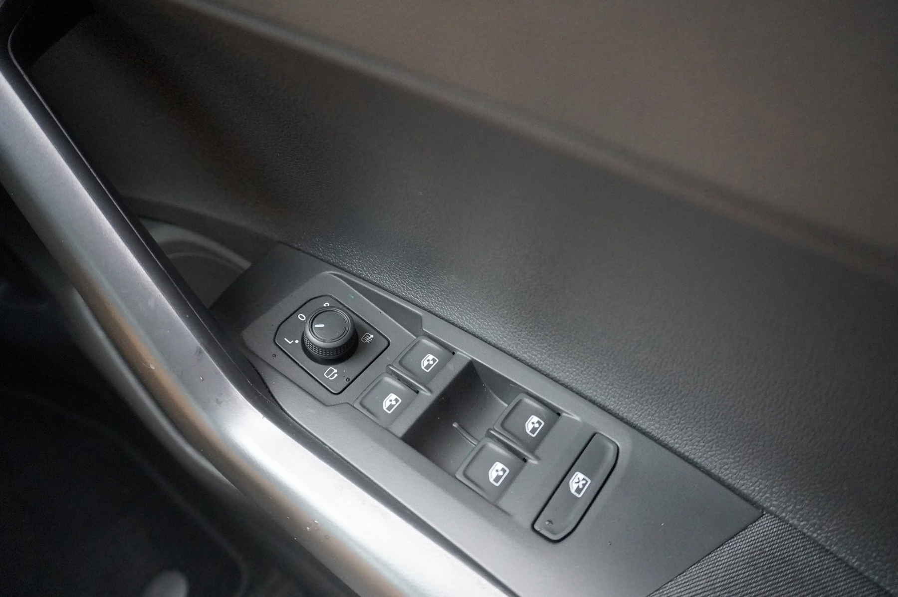 Volkswagen-Polo-image-9