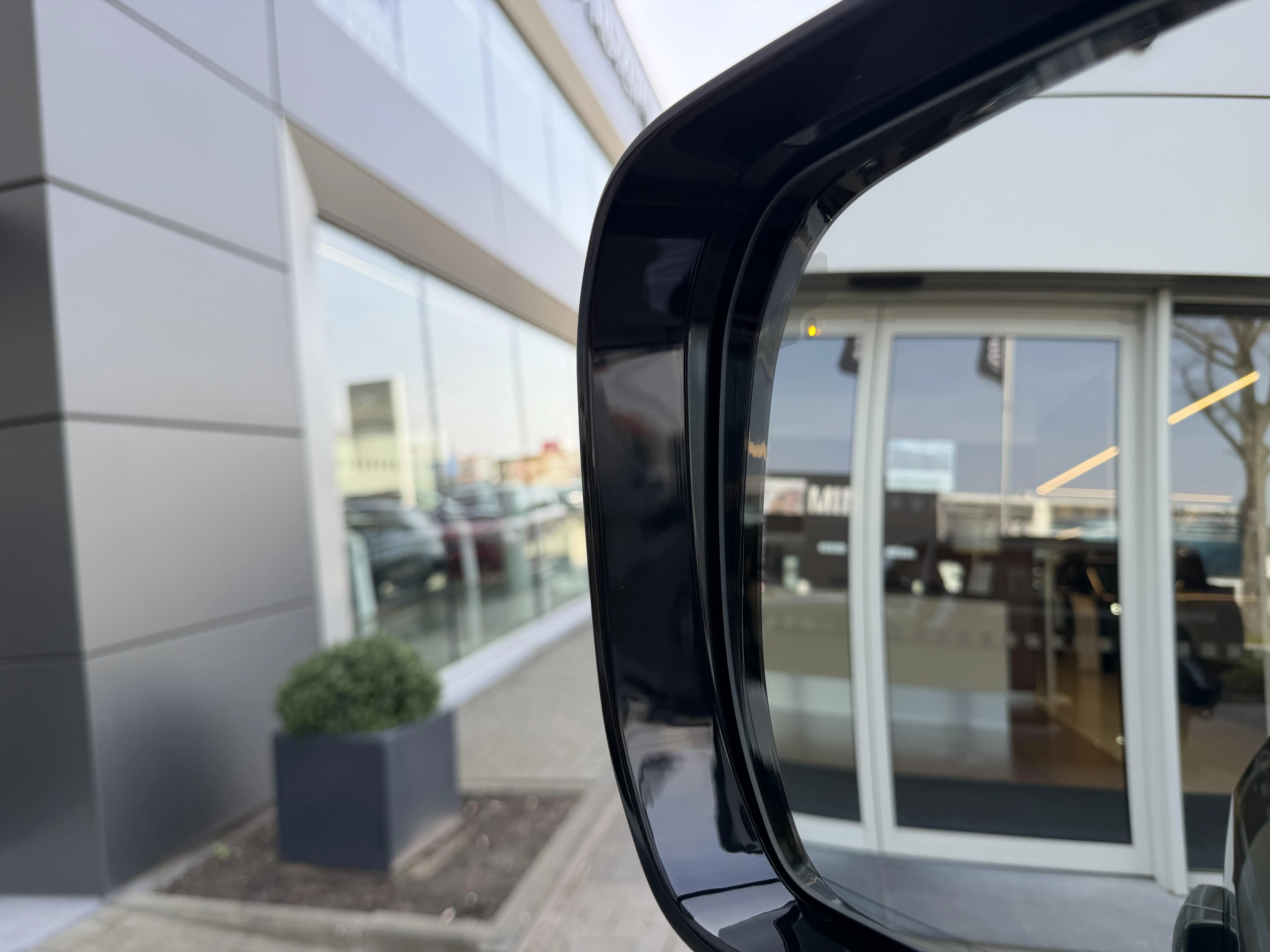 Land Rover Defender 110 D250 X-Dynamic SE AWD Auto. 26MY