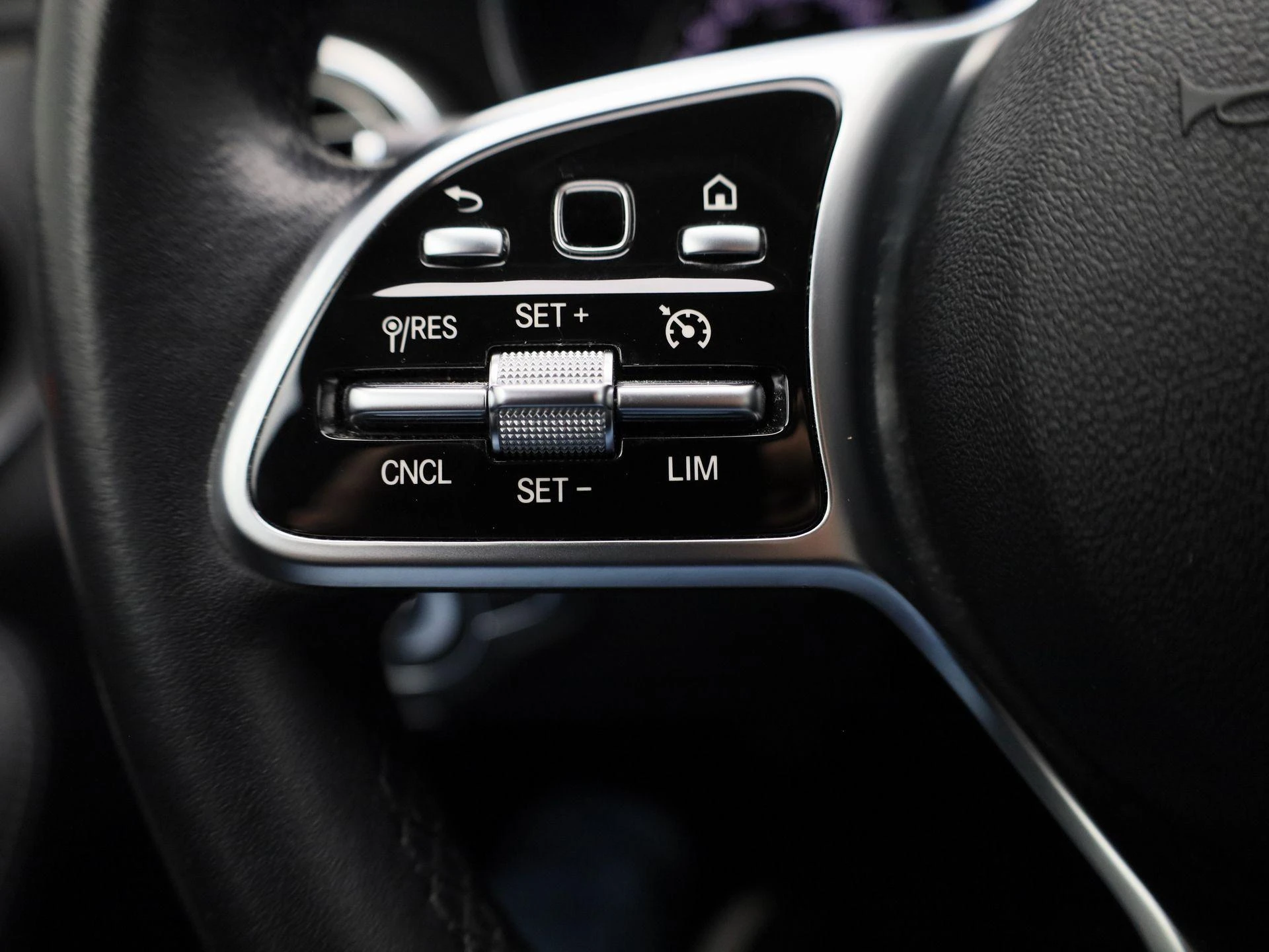 Mercedes-Benz-C-Klasse-image-18