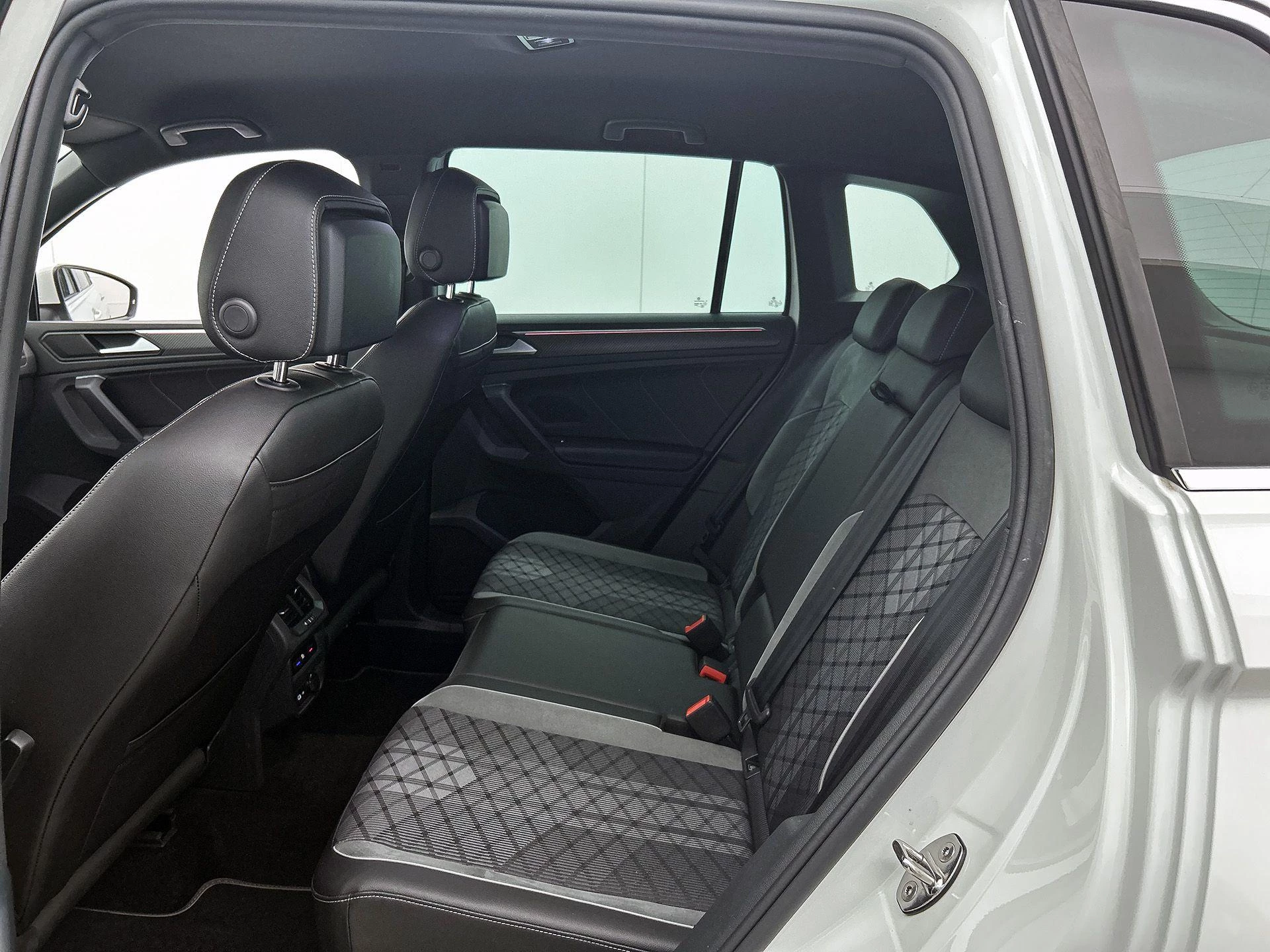Volkswagen-Tiguan-image-25