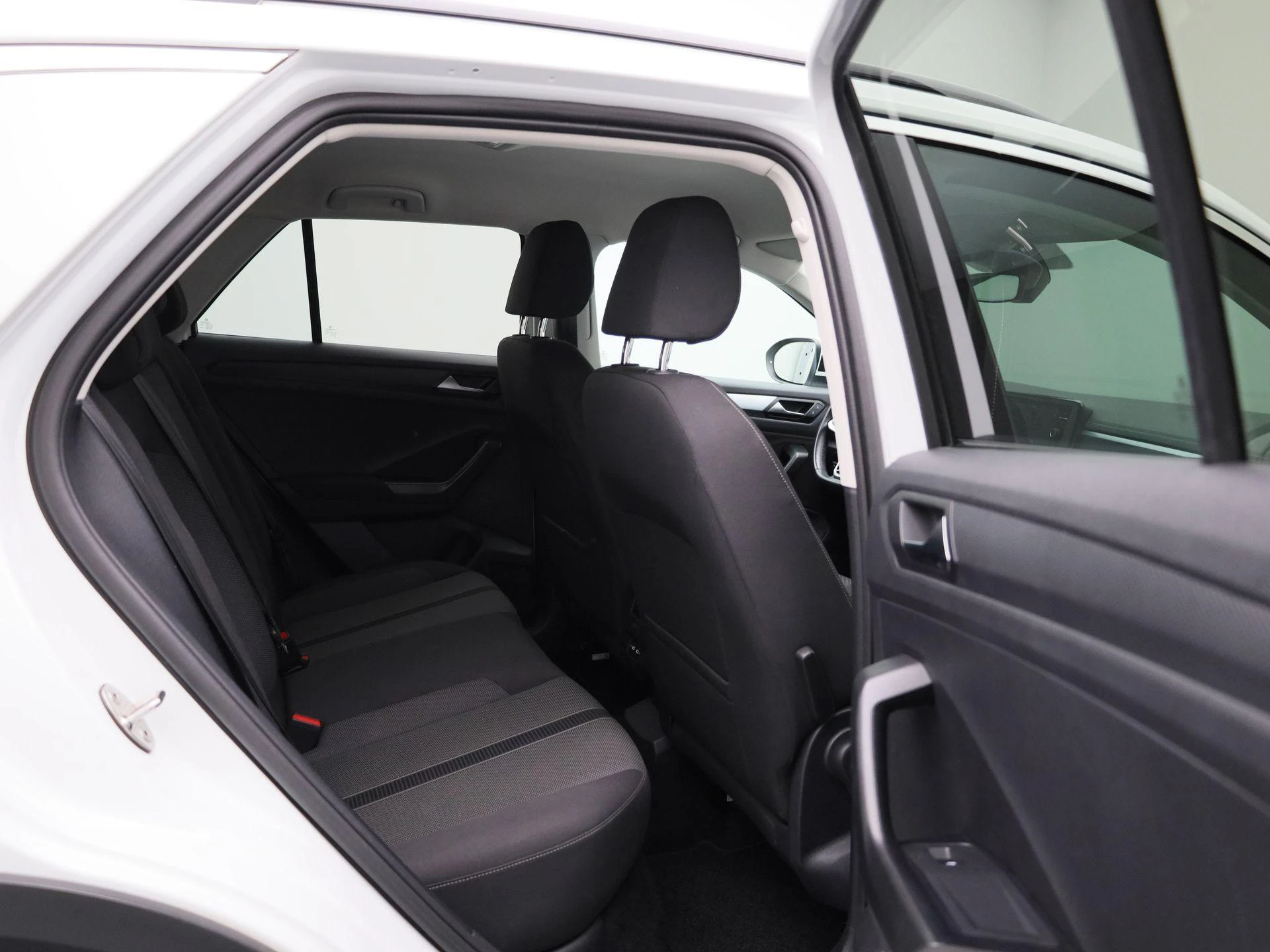 Volkswagen-T-Roc-image-32