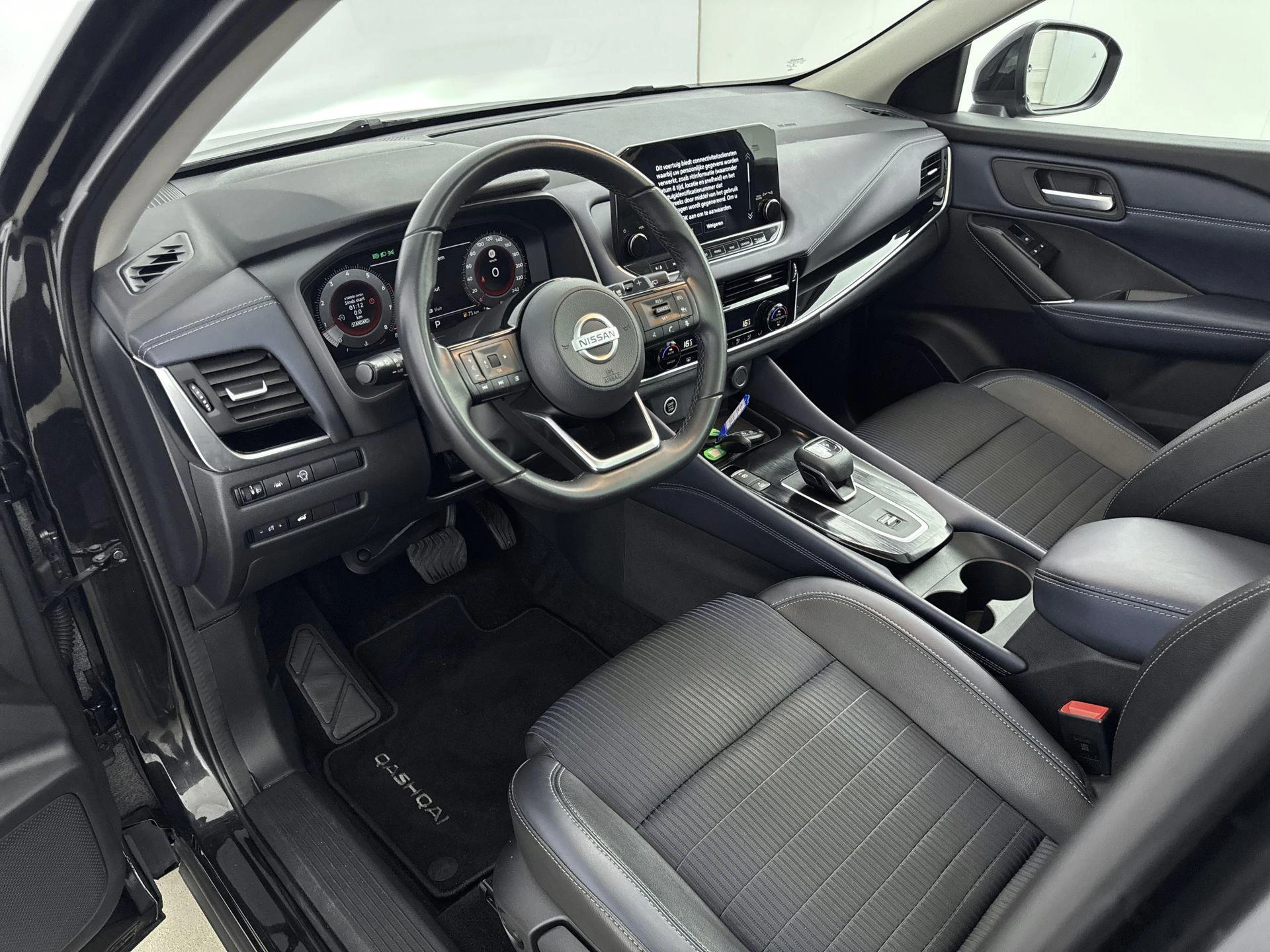 Nissan-QASHQAI-image-16