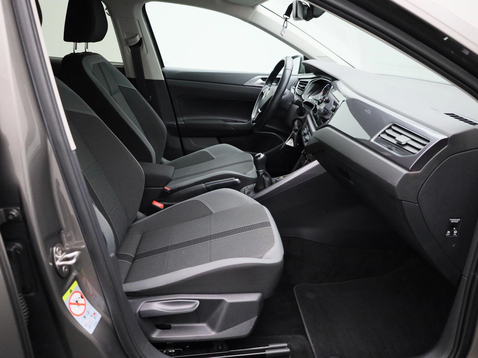Volkswagen-Polo-image-30