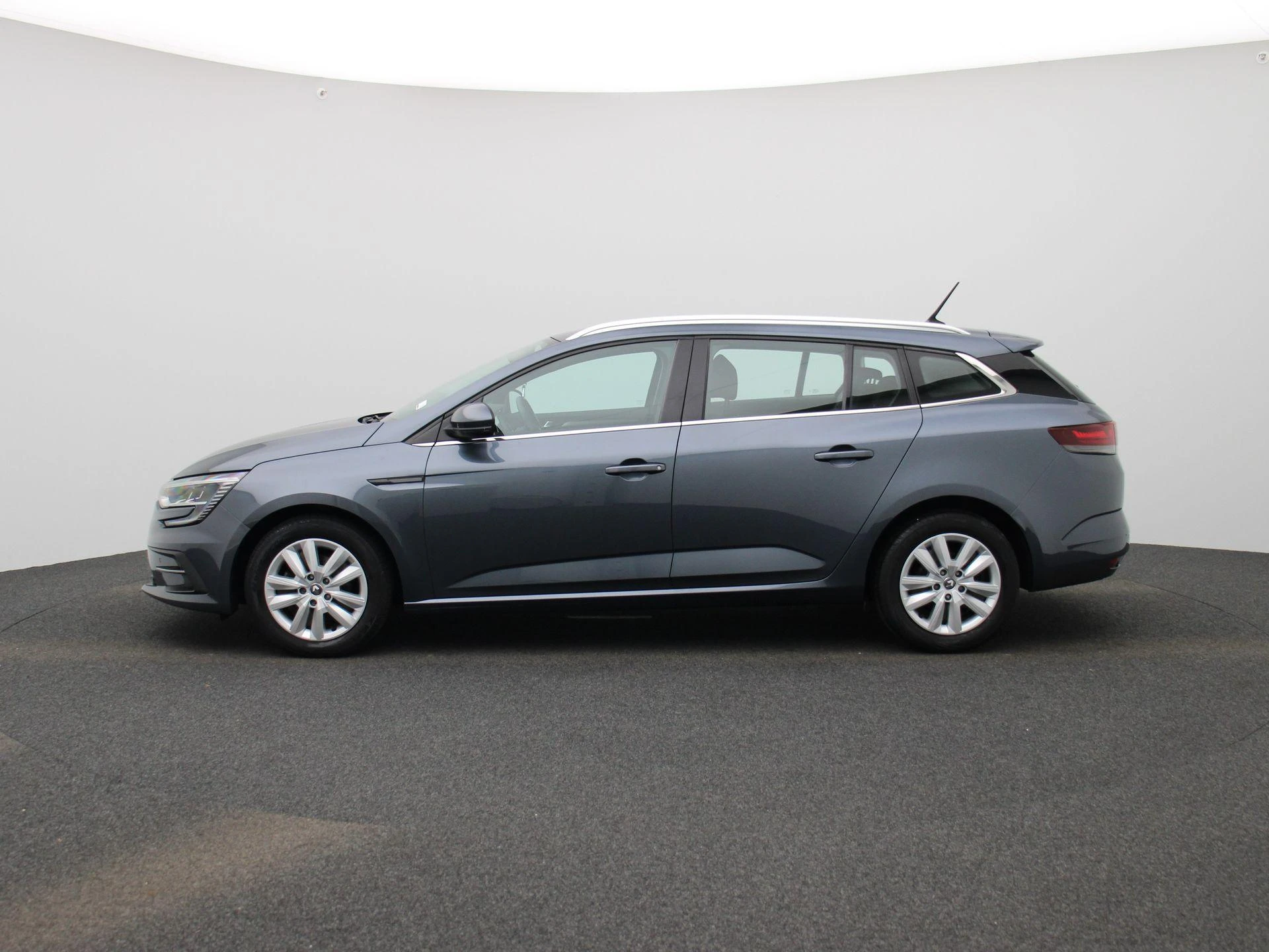 Renault-Mégane Estate-image-3