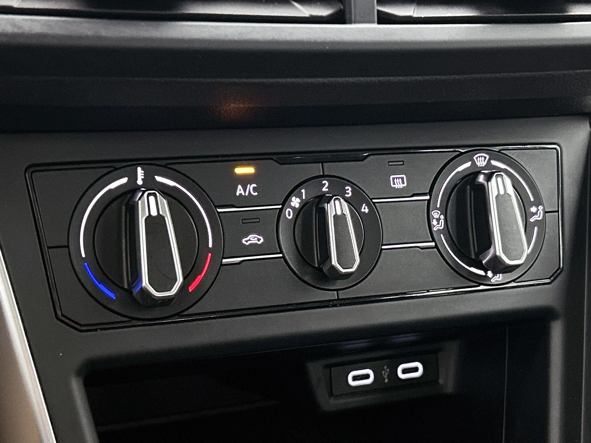 Volkswagen-Polo-image-18