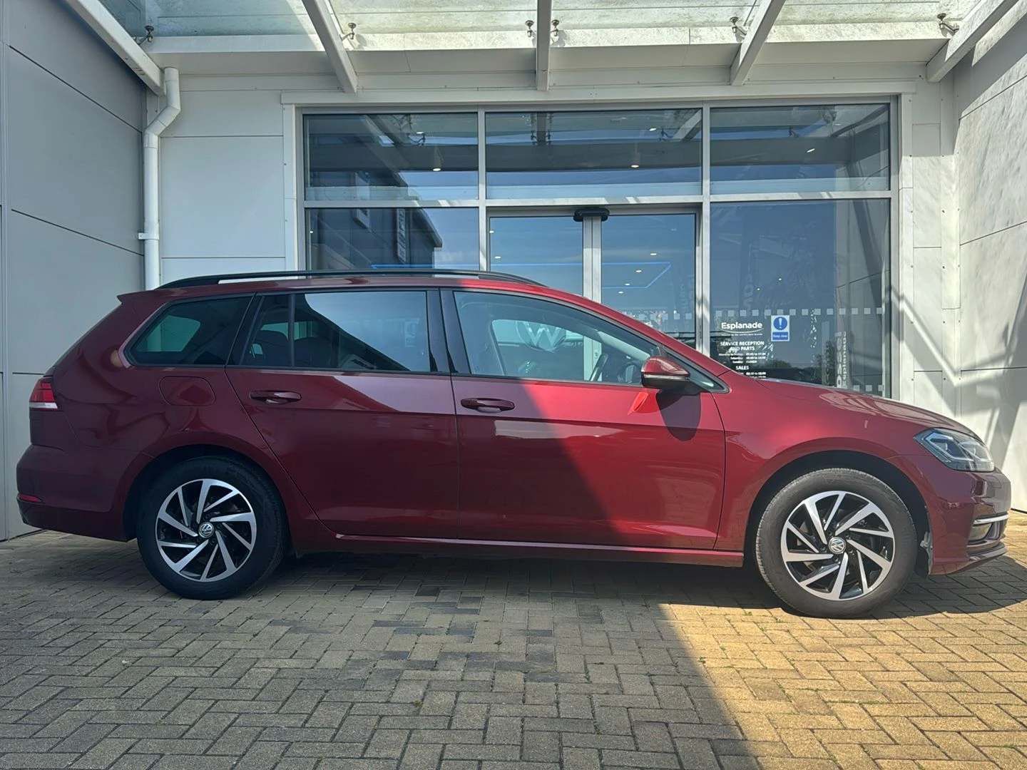 Volkswagen-Golf-image-9