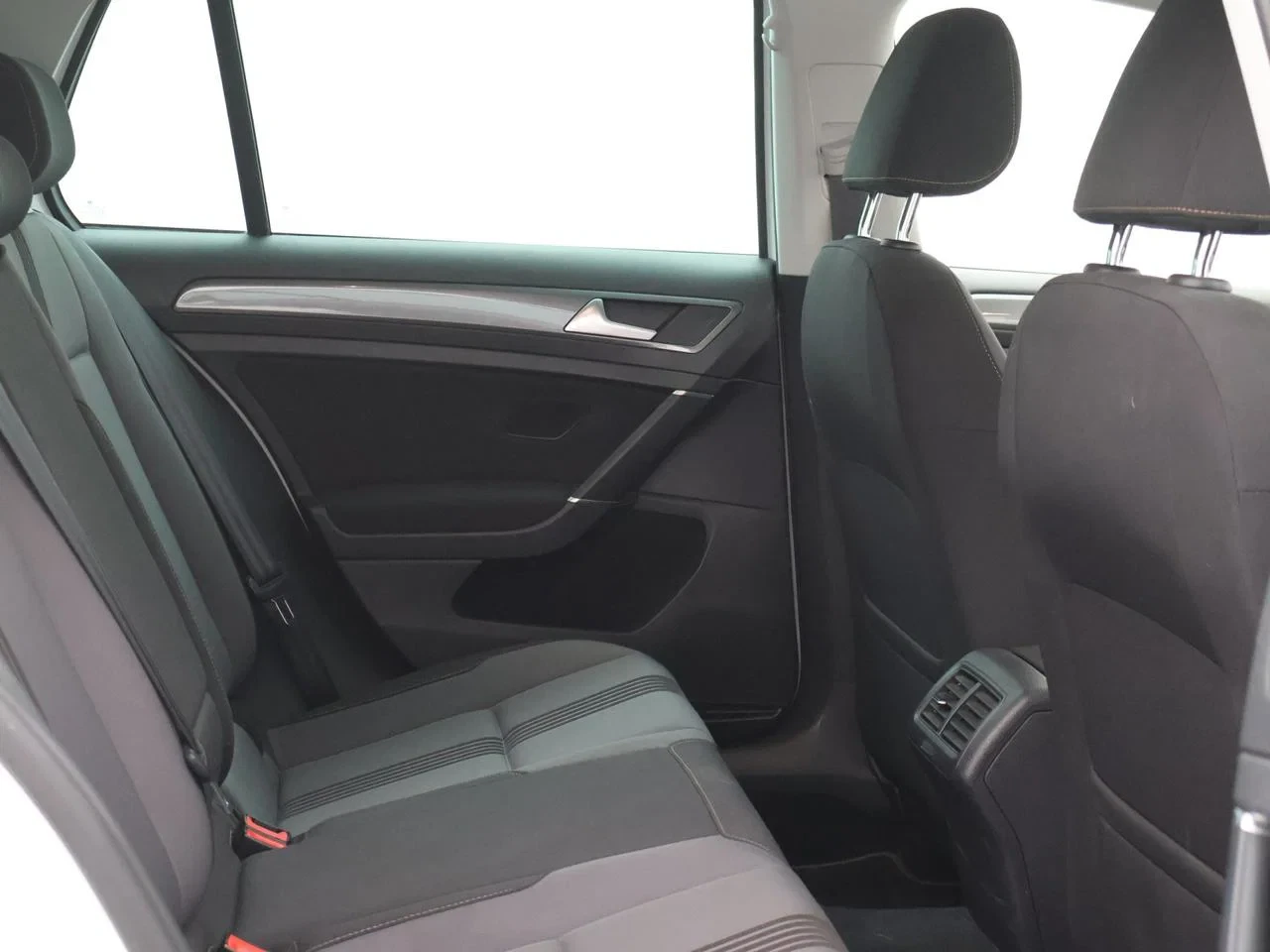 Volkswagen-Golf-image-3