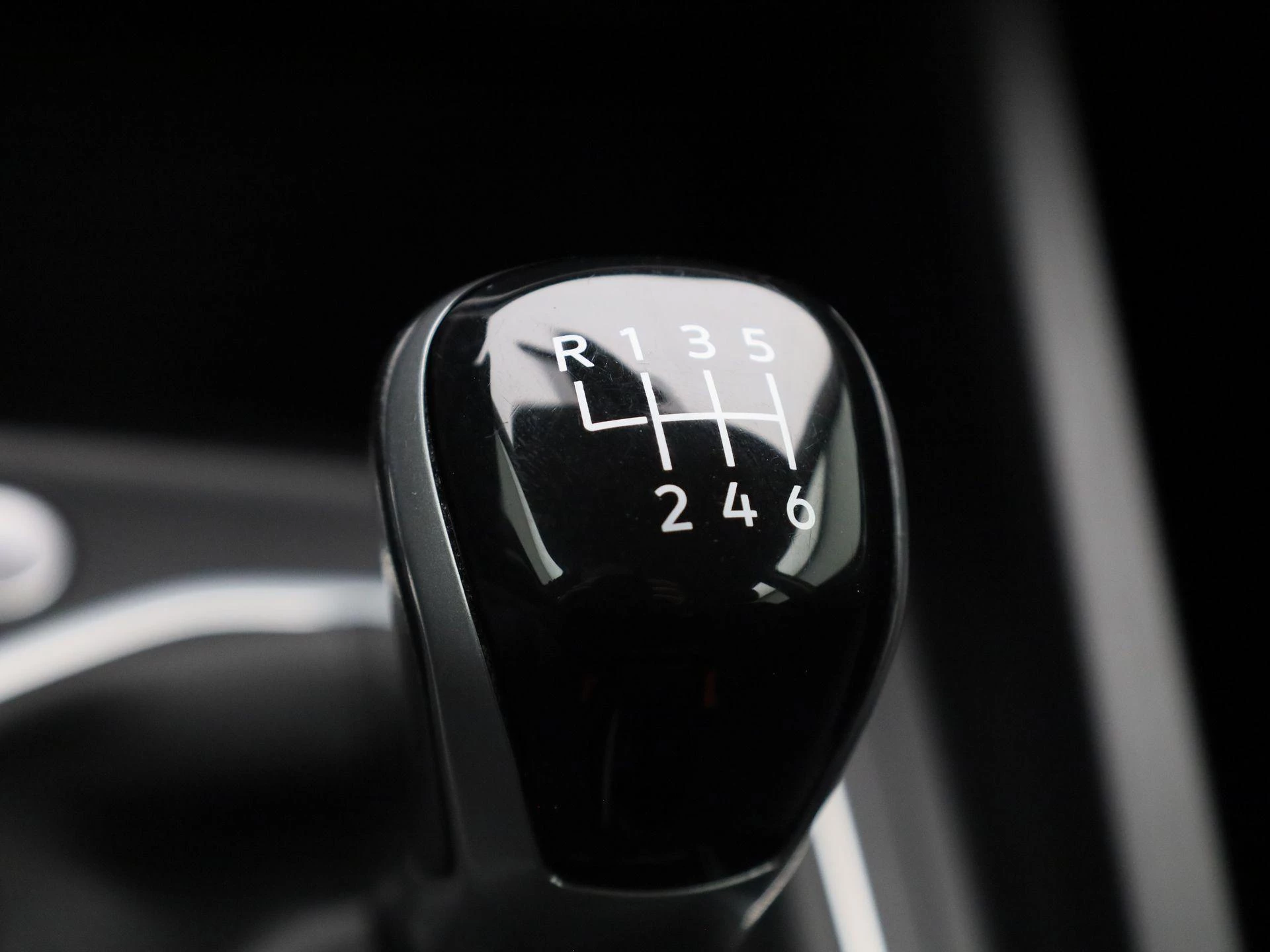 Volkswagen-Golf-image-23