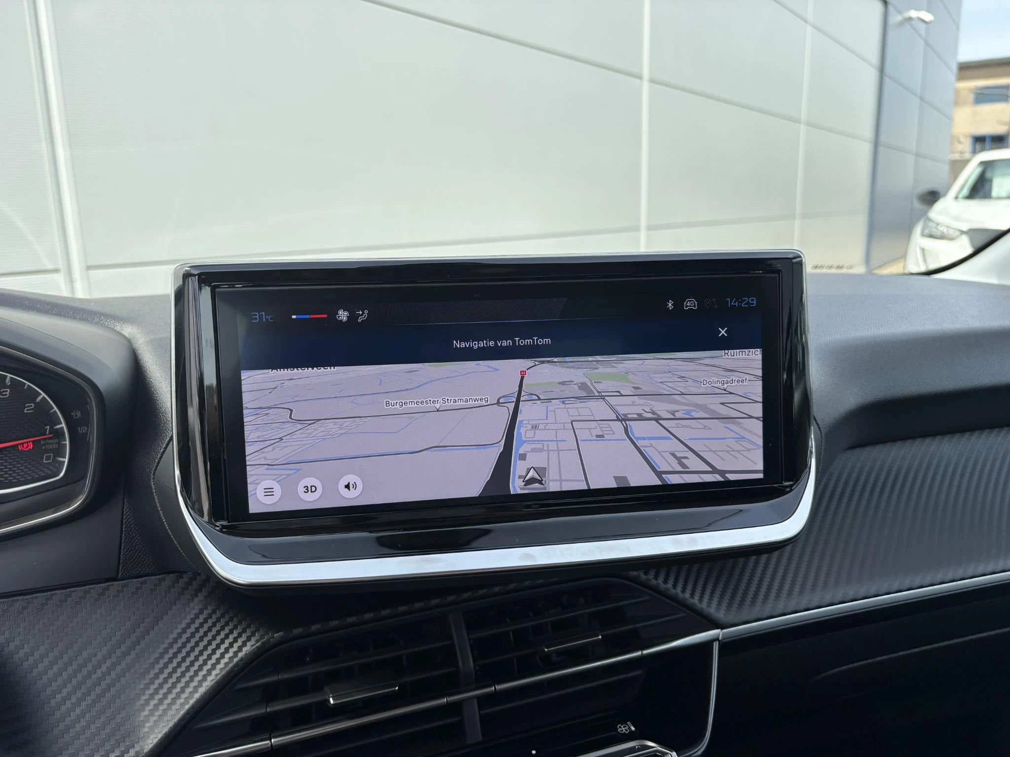 Peugeot-208-image-10