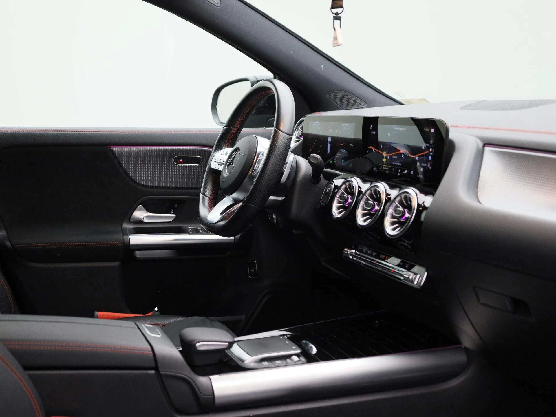 Mercedes-Benz-EQA-image-35