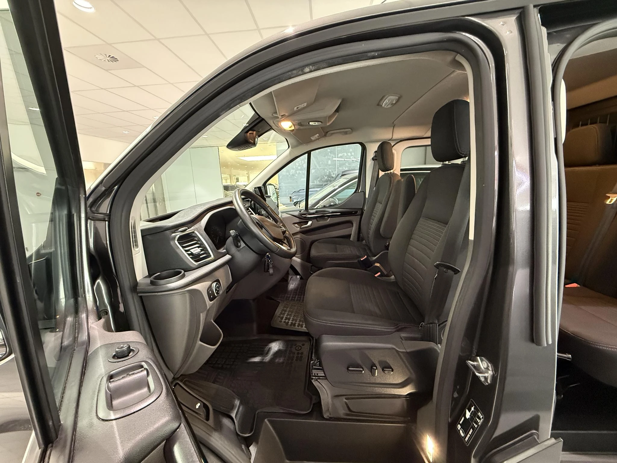 Ford-Transit Custom-image-16