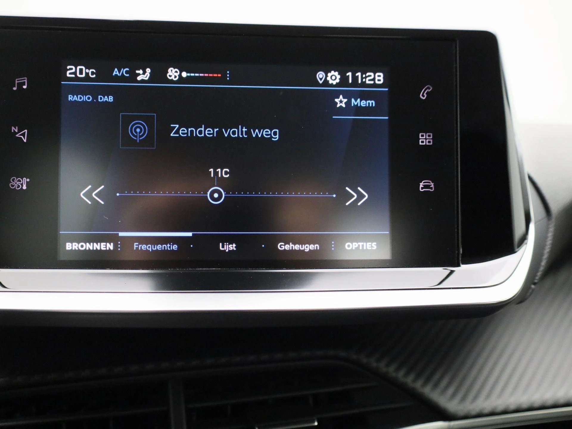 Peugeot-208-image-13