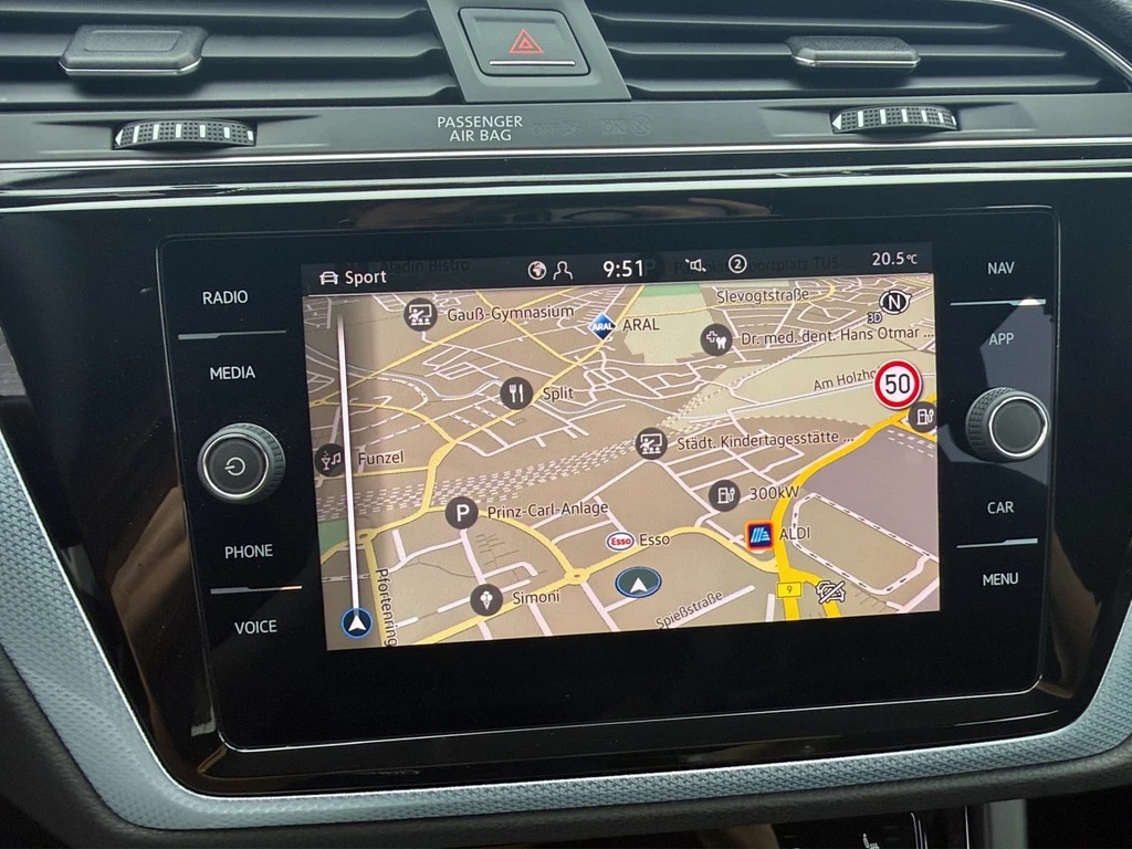 Volkswagen-Touran-image-13
