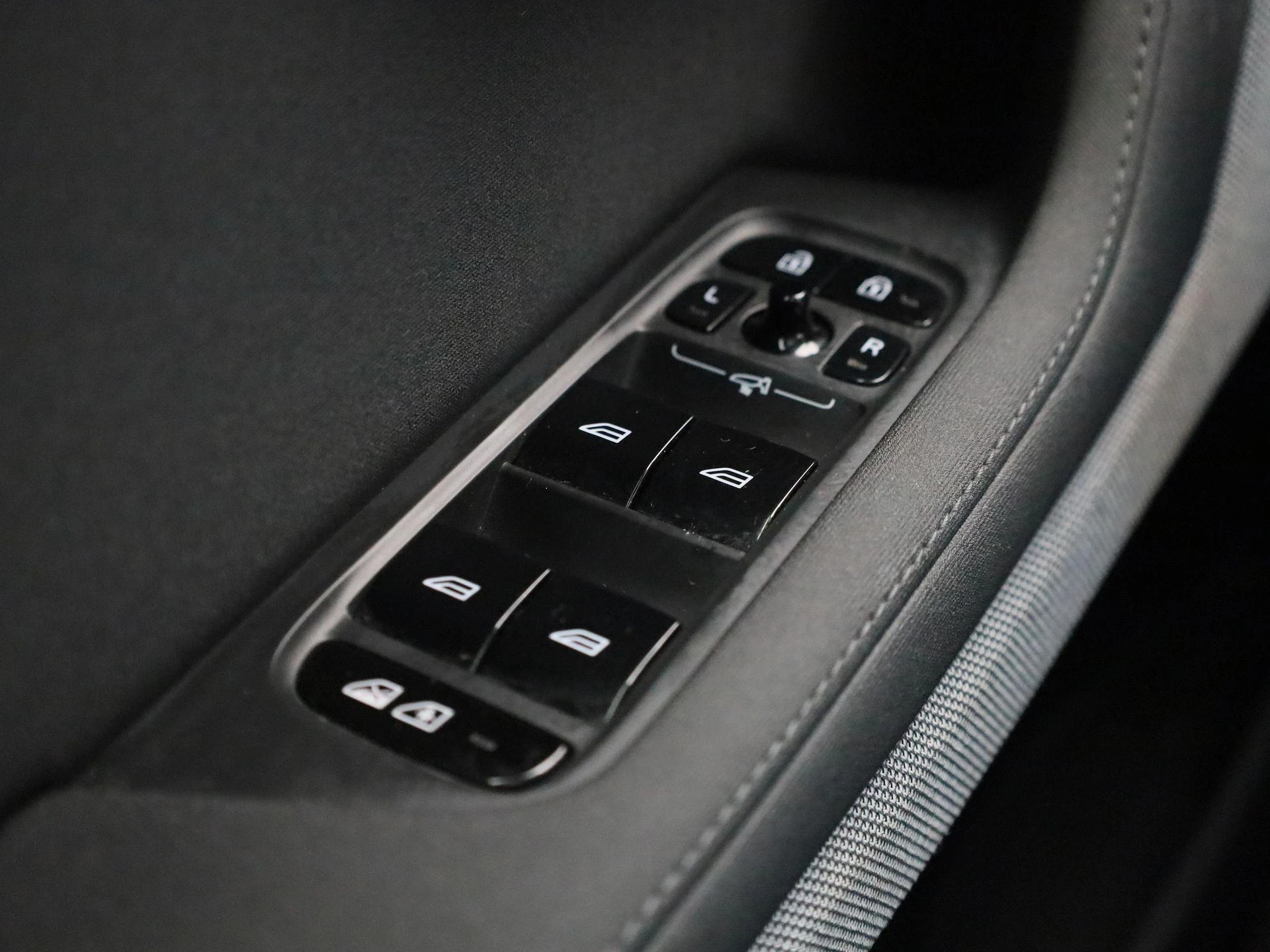 Polestar-2-image-31