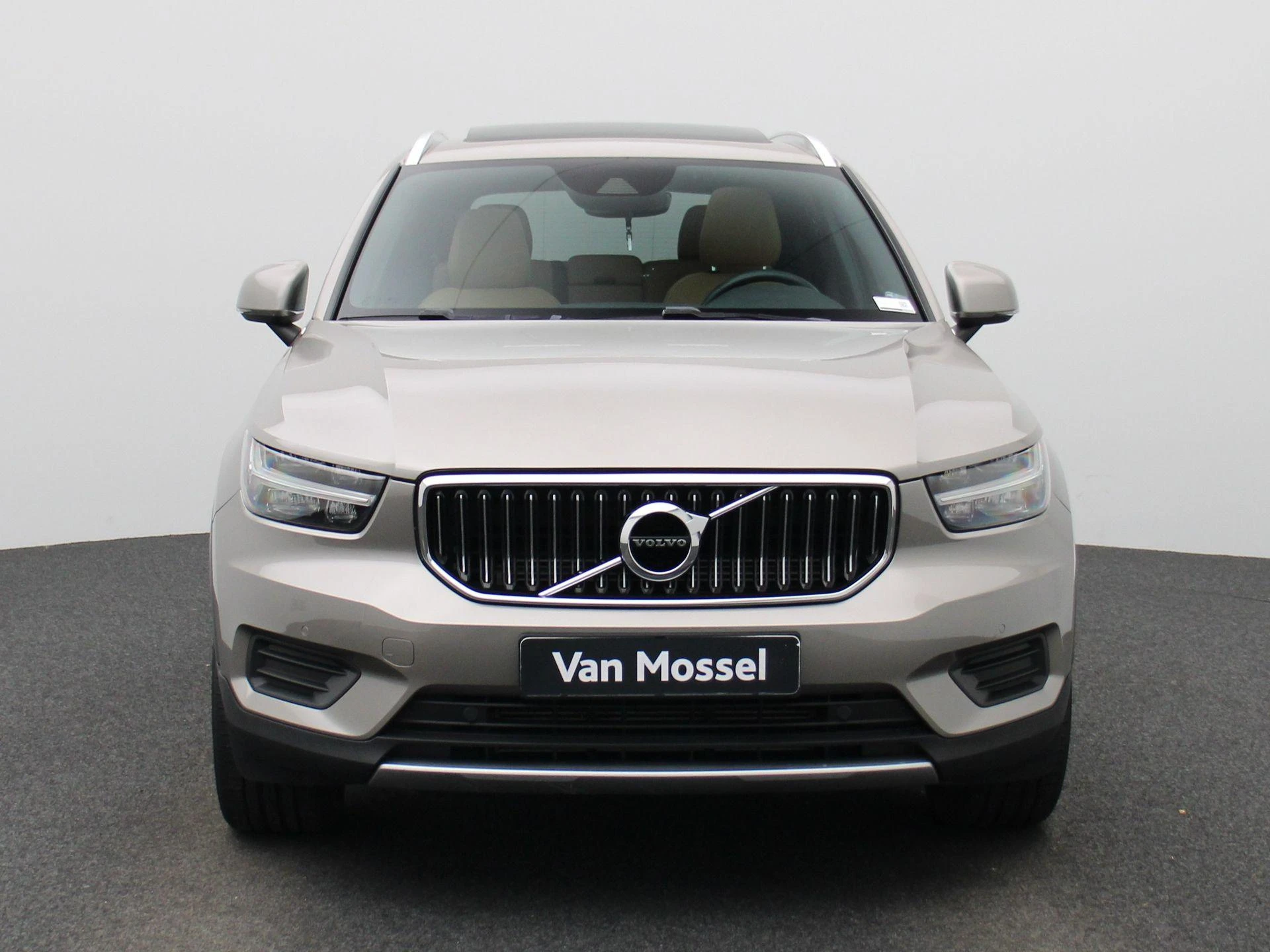 Volvo-XC40-image-2