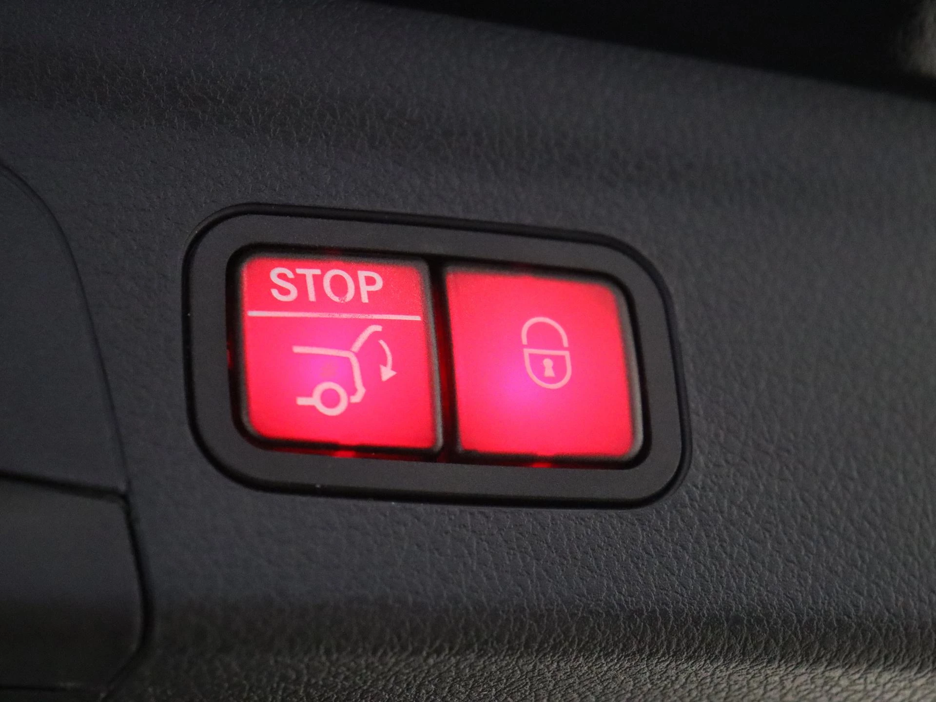Mercedes-Benz-GLE-image-42
