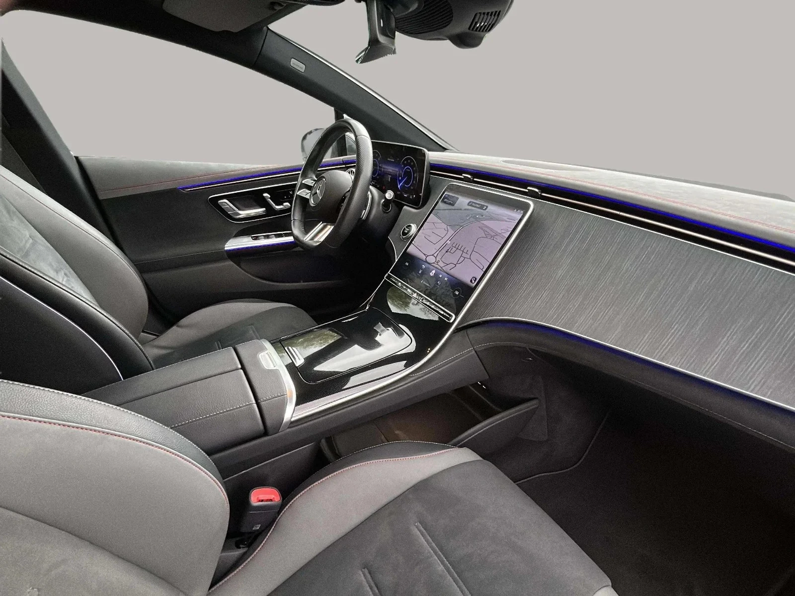 Mercedes-Benz-EQE-image-12