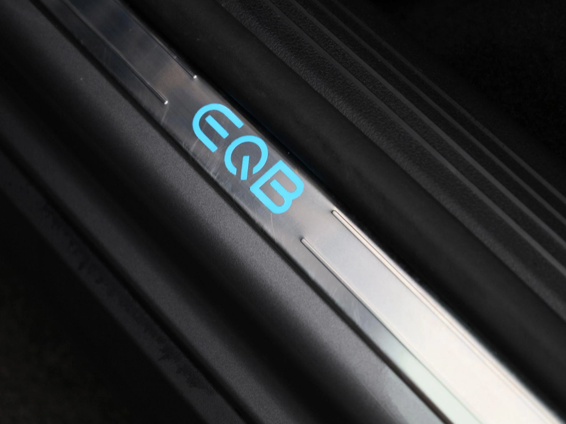 Mercedes-Benz-EQB-image-36
