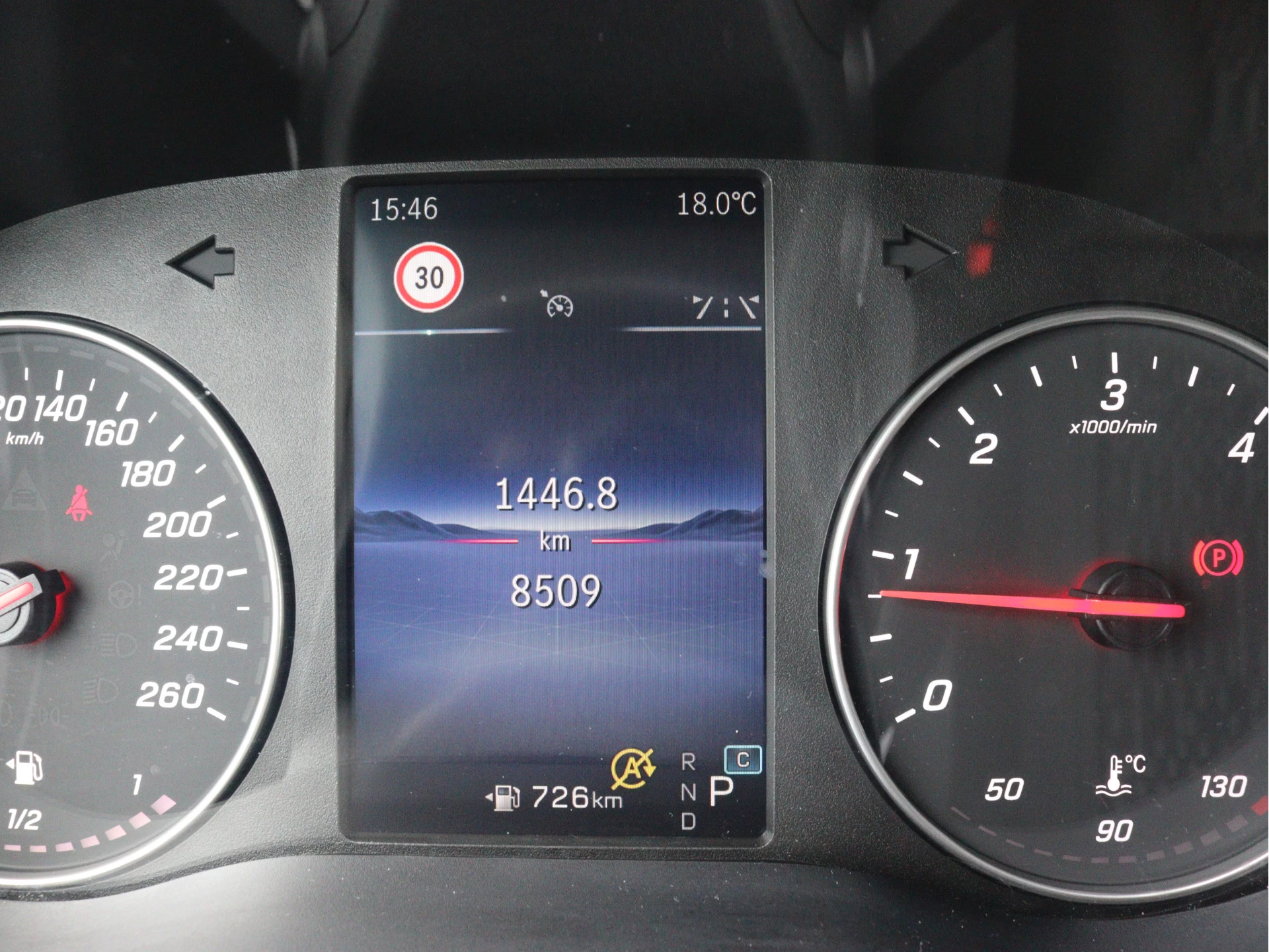 Mercedes-Benz-Vito-image-5