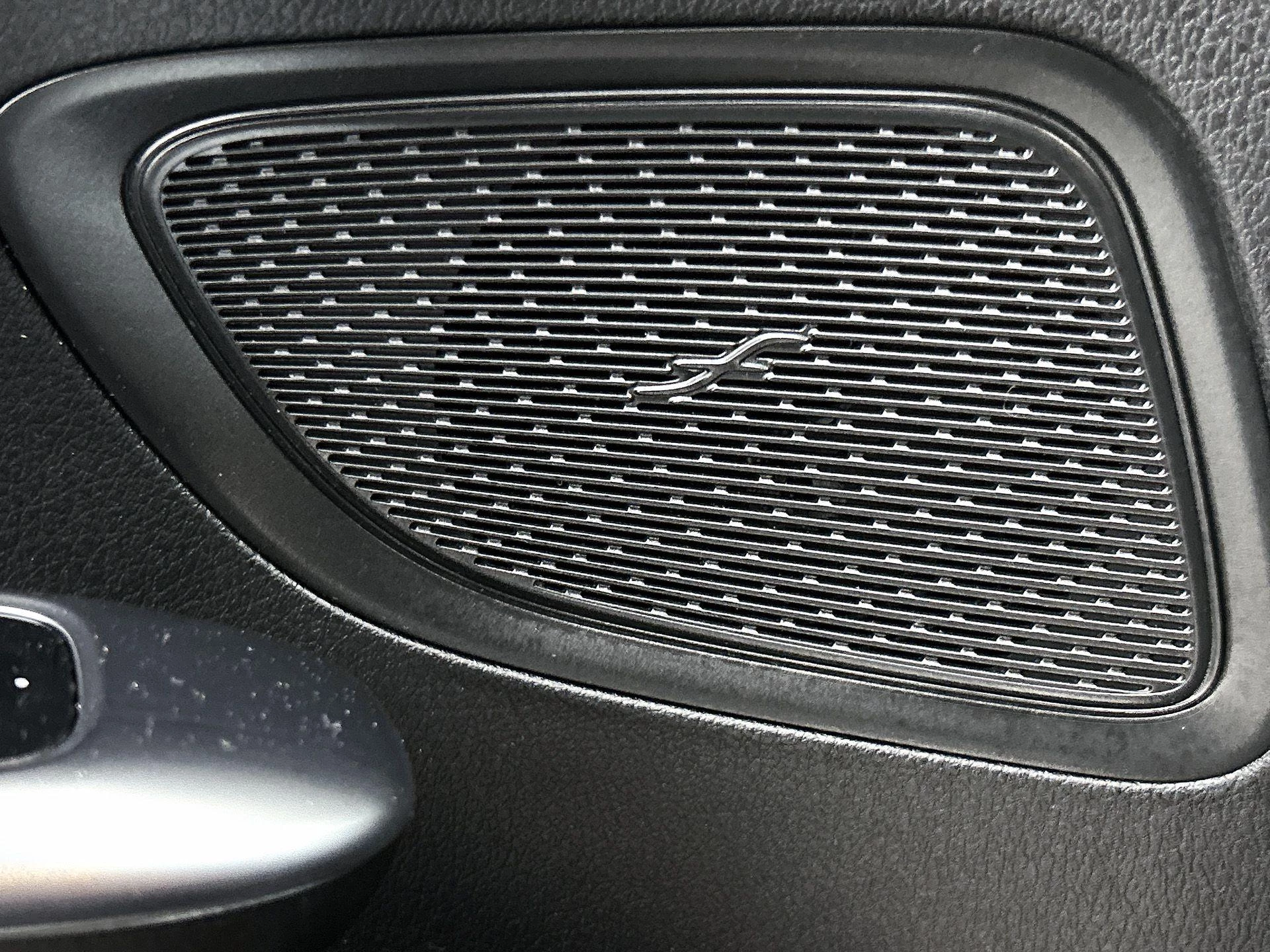 Mercedes-Benz-C-Klasse-image-35