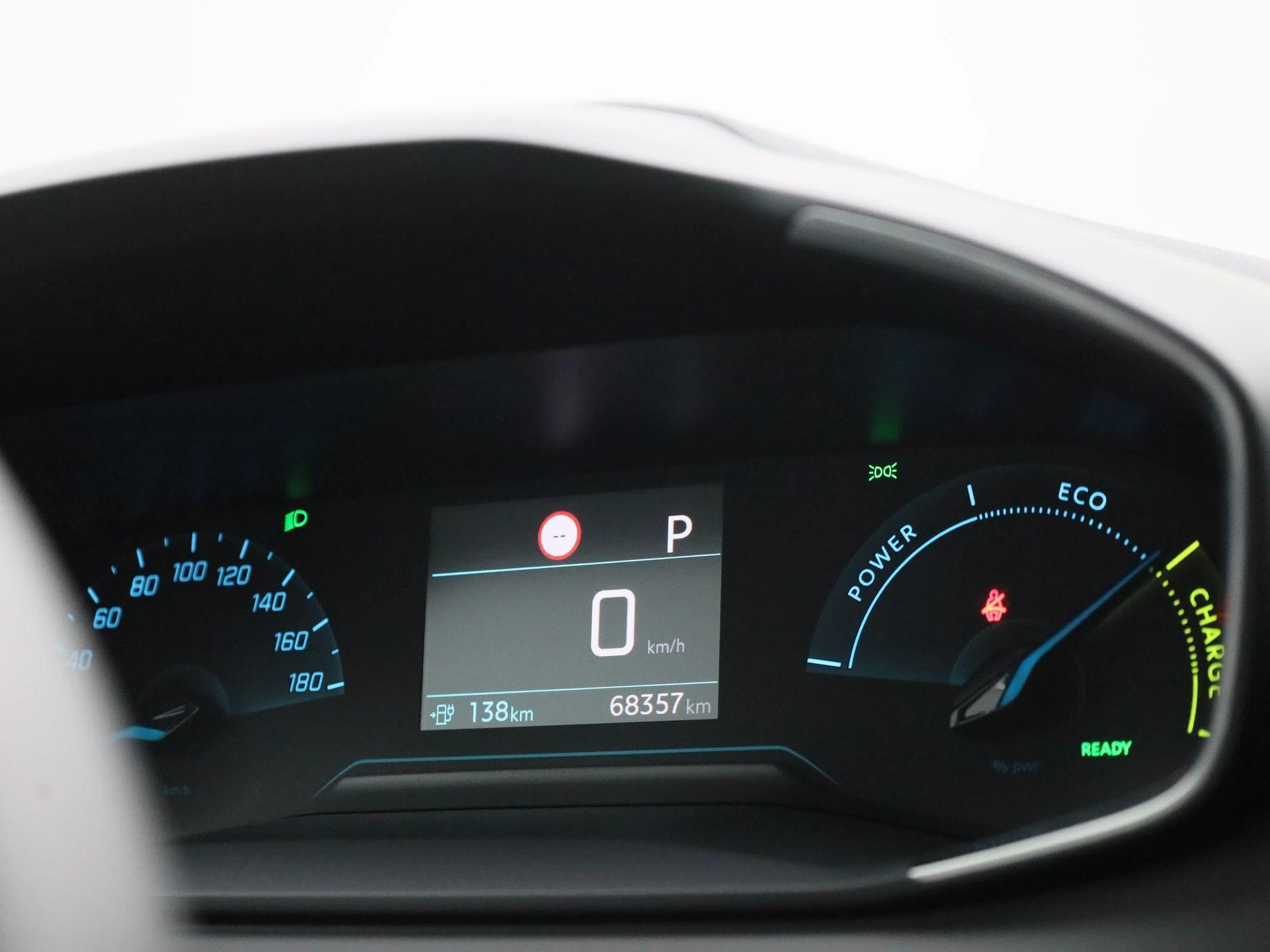 Peugeot-e-208-image-22