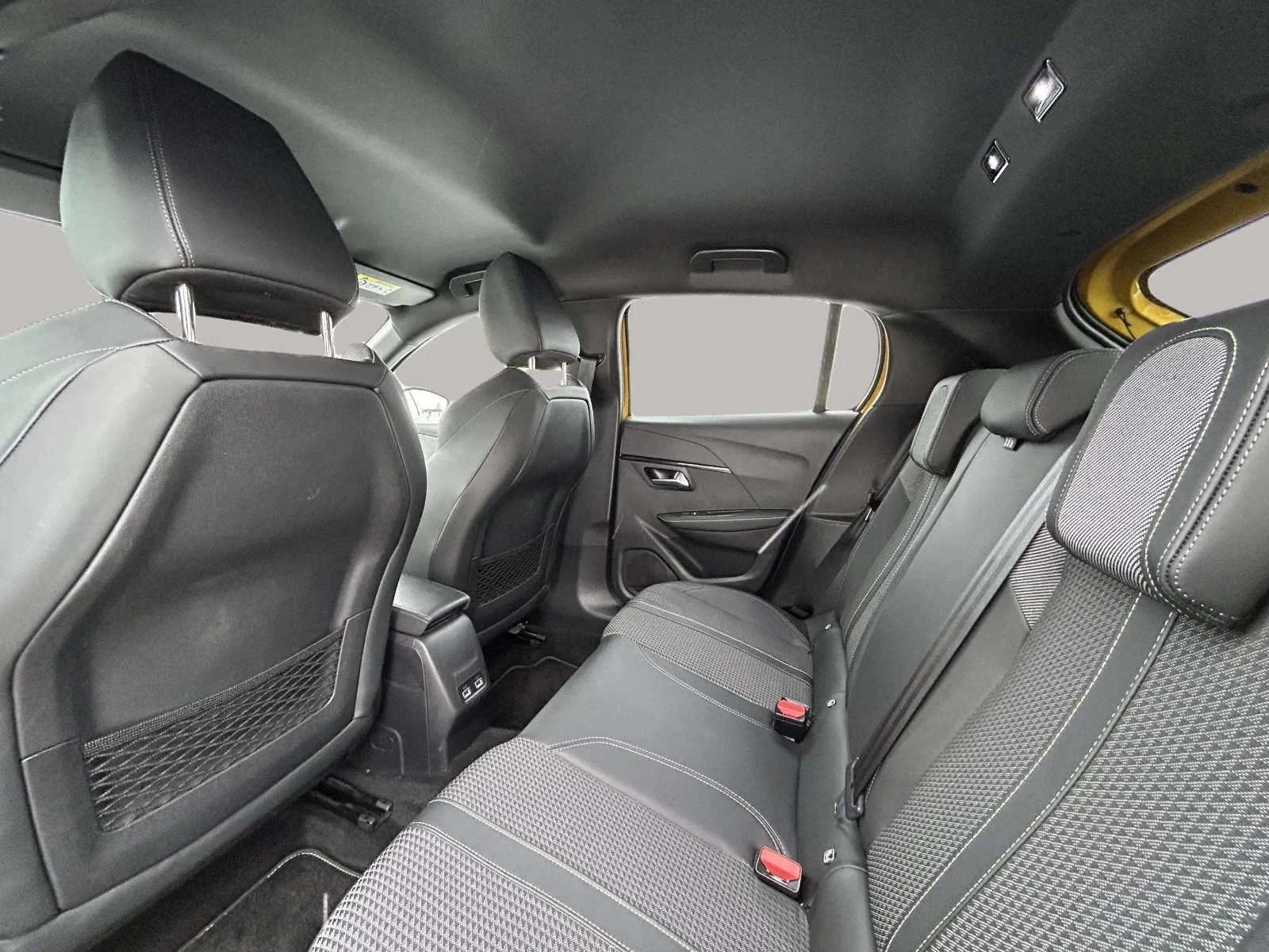 Peugeot-e-208-image-14