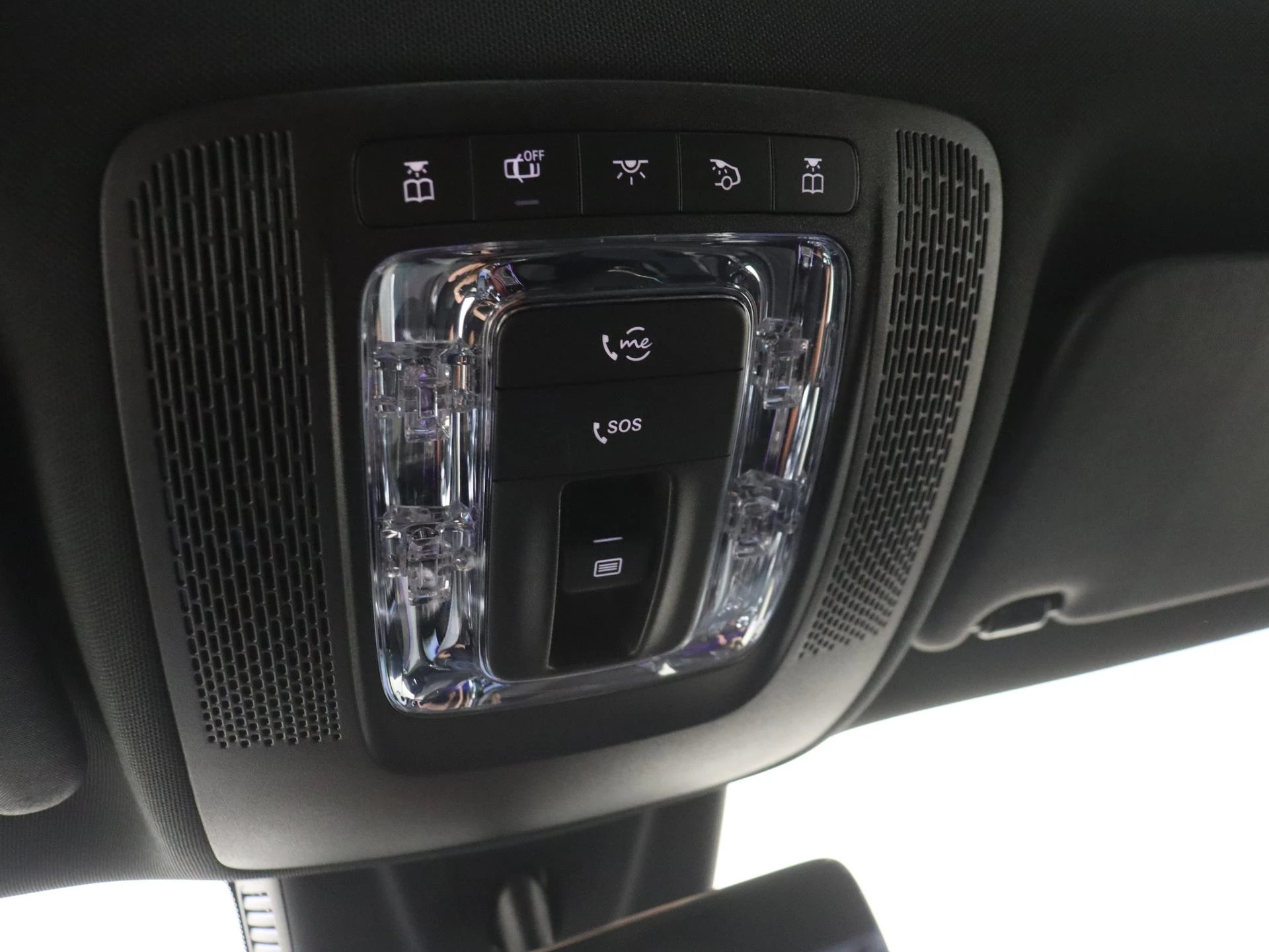 Mercedes-Benz-GLA-image-23