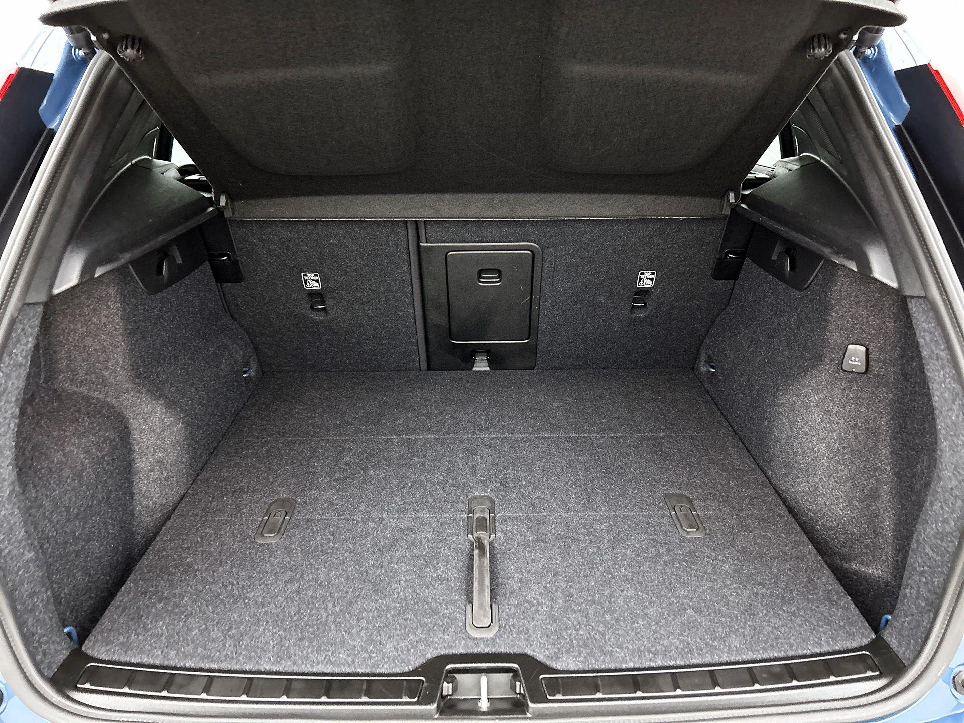 Volvo XC40 2.0 B4 Plus Dark