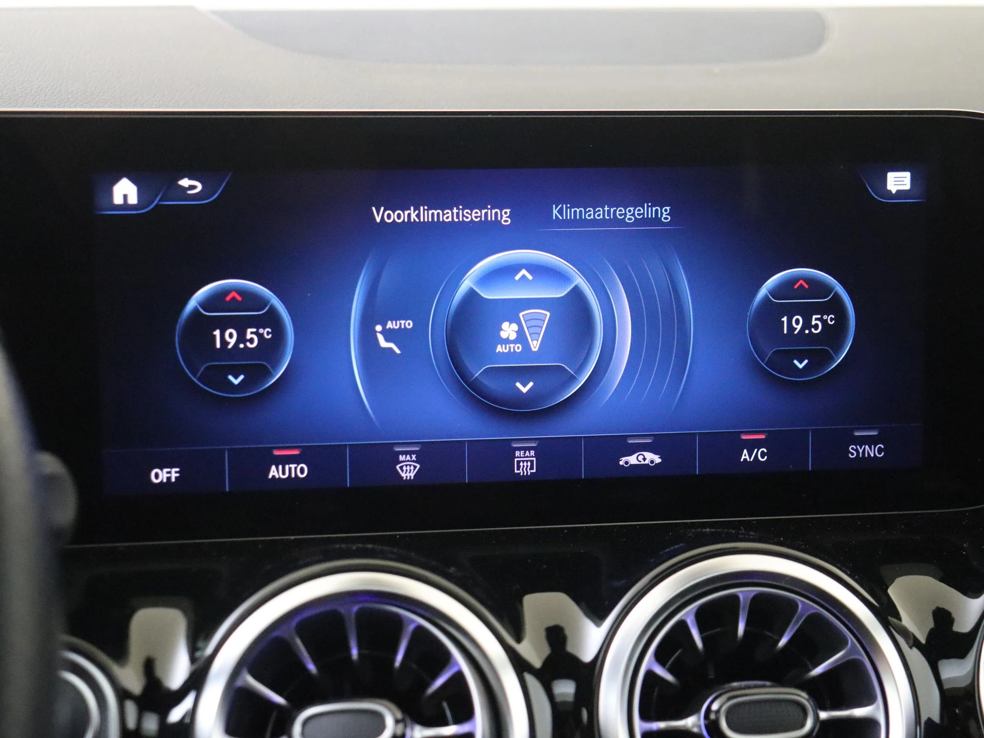 Mercedes-Benz-EQA-image-18