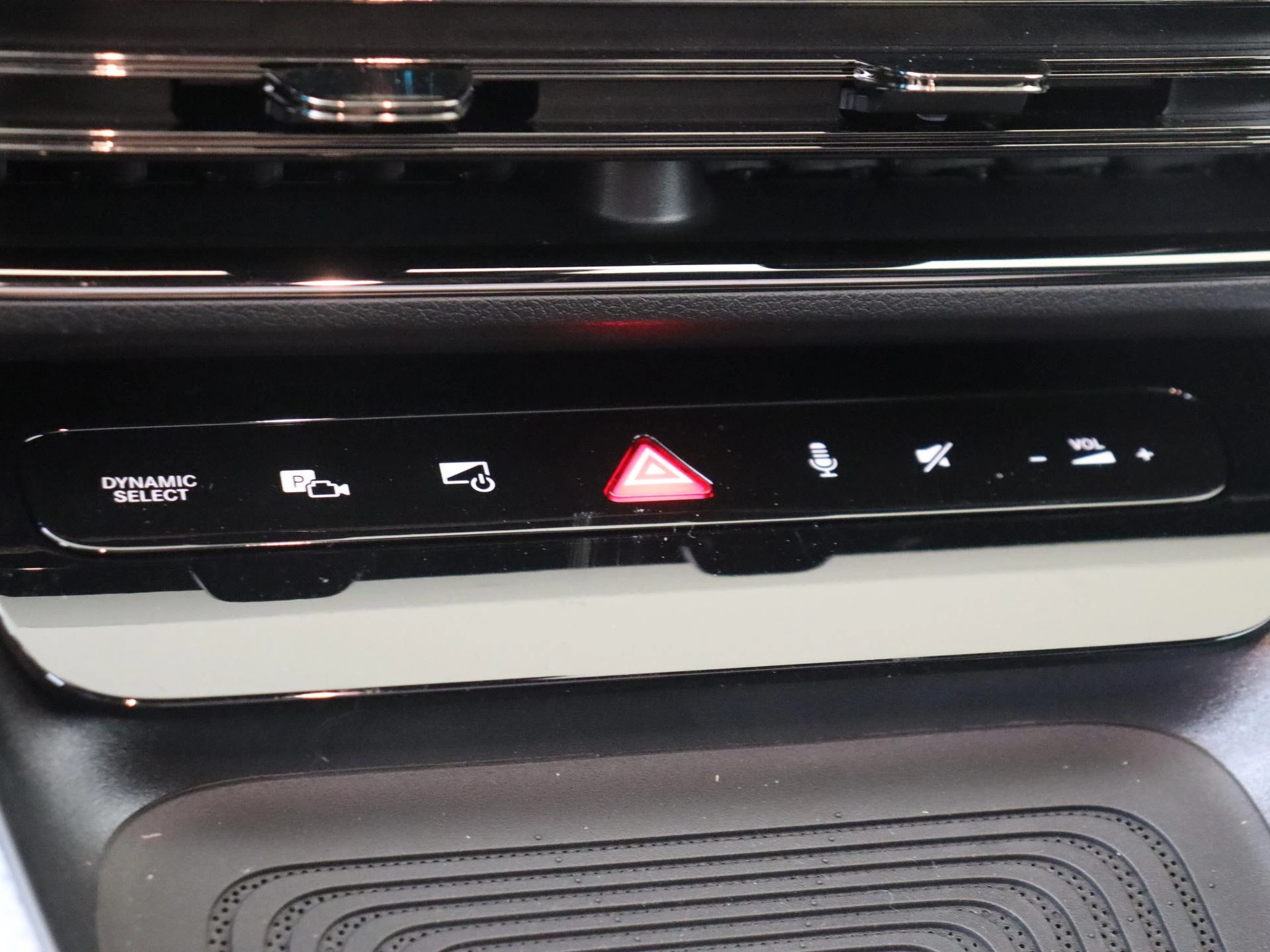 Mercedes-Benz-CLA-image-19