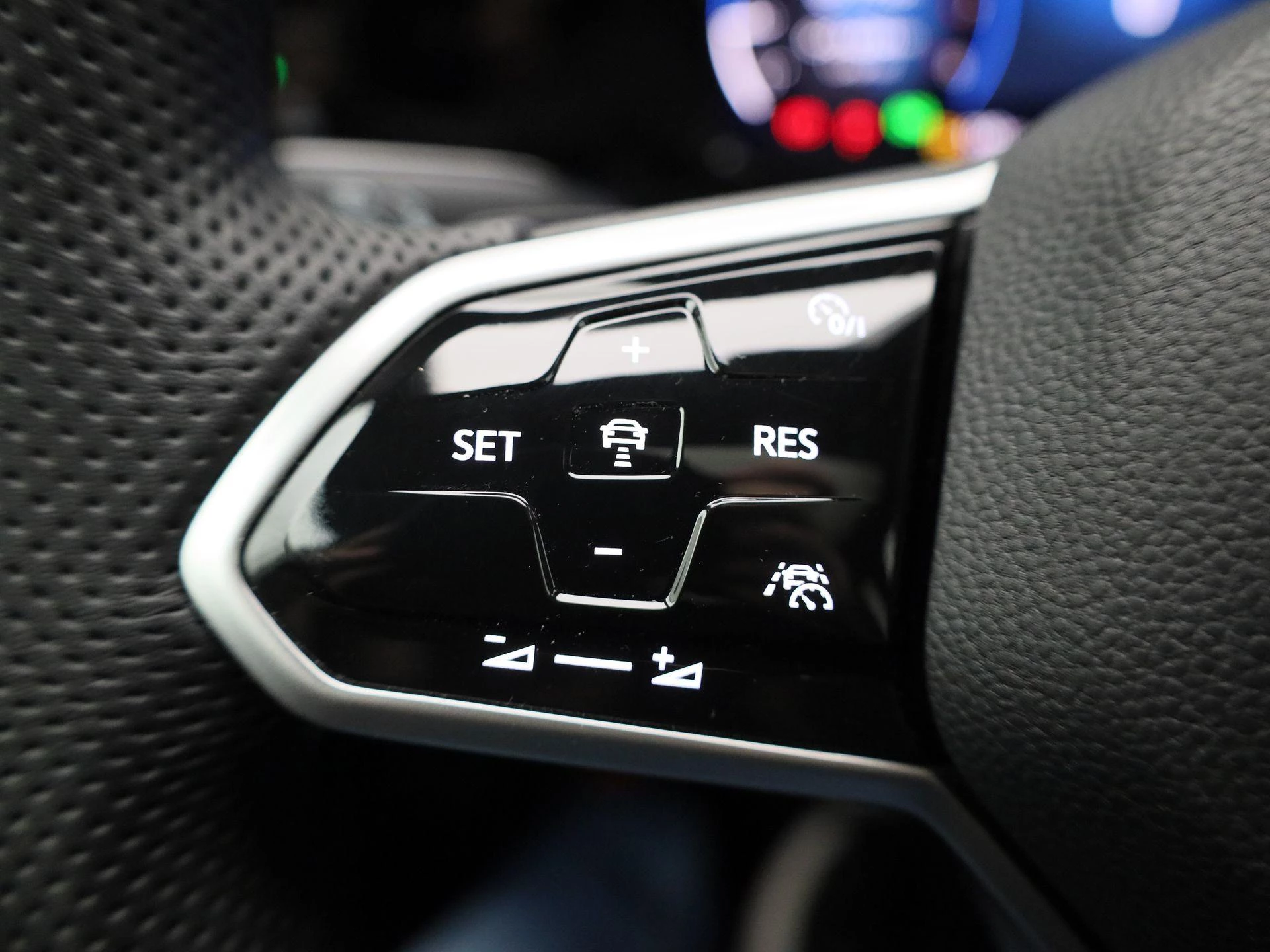 Volkswagen Golf 1.5 eTSI R-Line