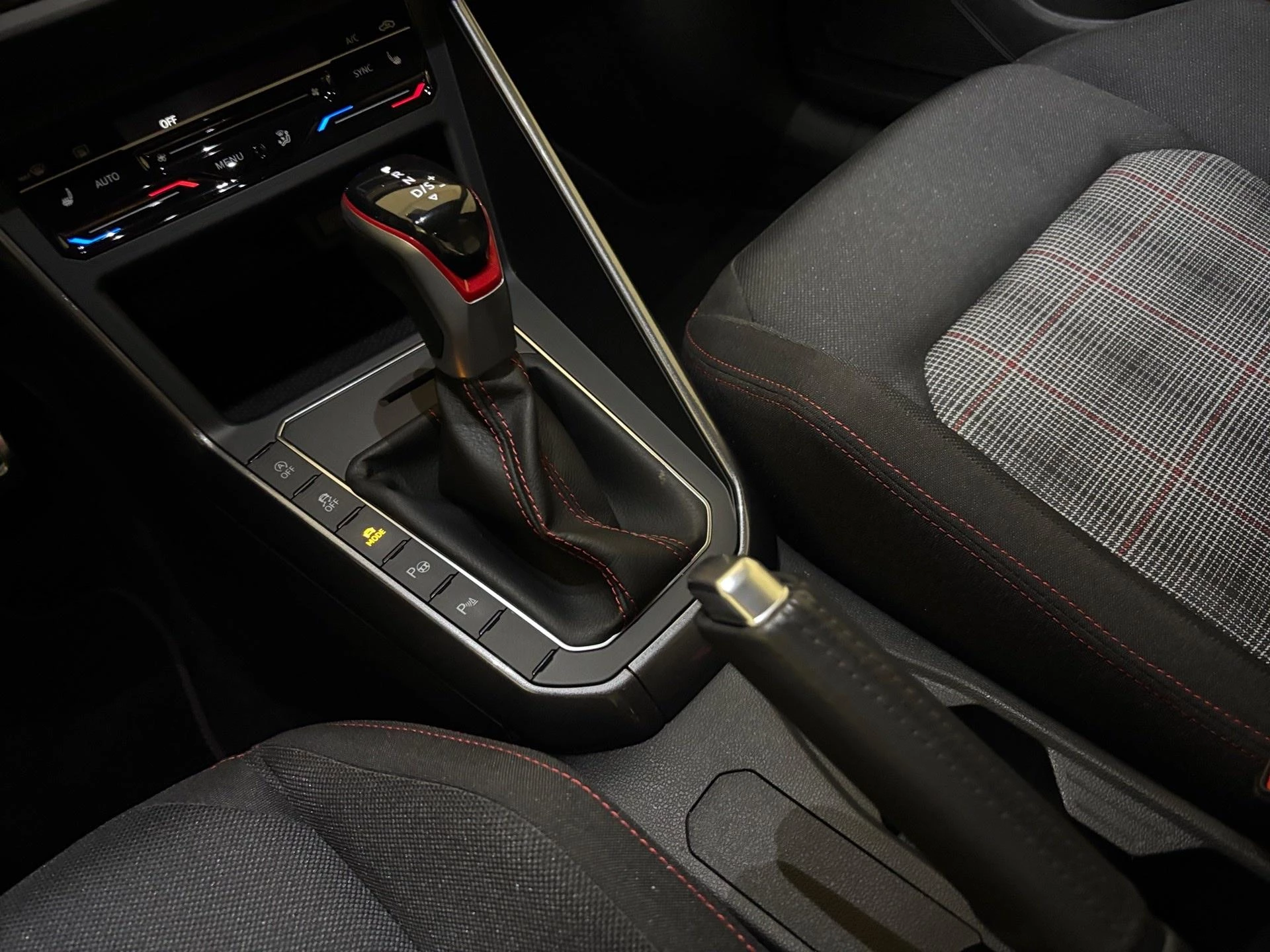 Volkswagen-Polo-image-9