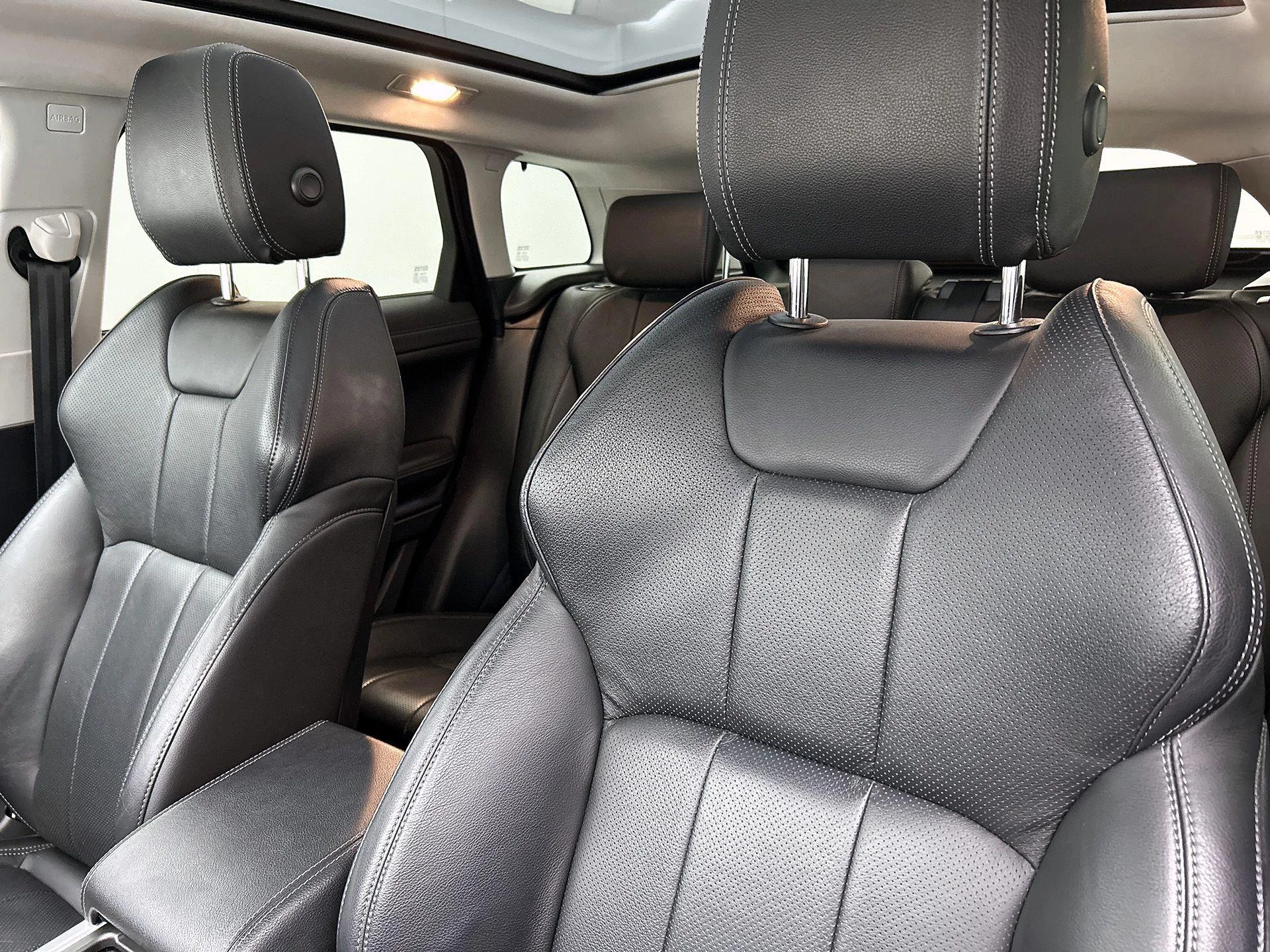 Land Rover-Range Rover Evoque-image-16
