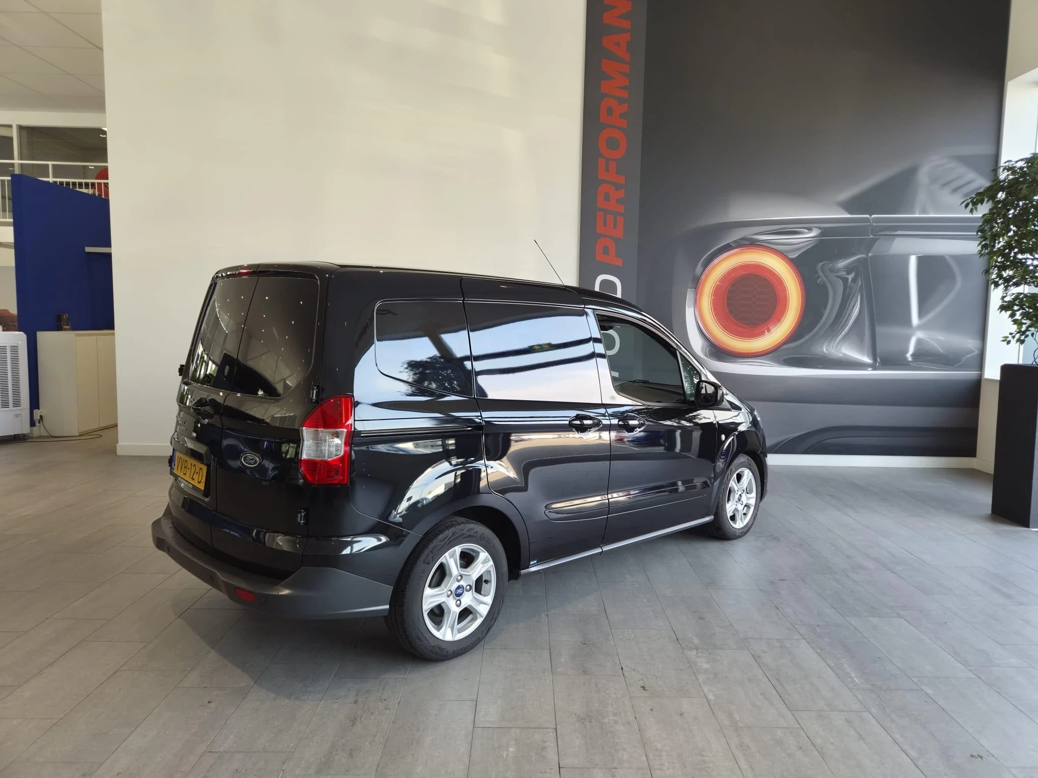 Ford-Transit Courier-image-4