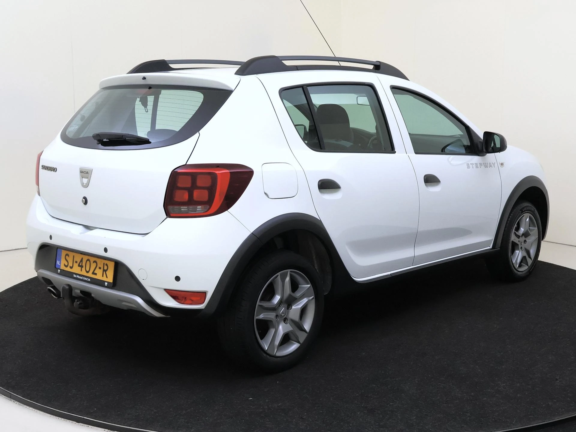 Dacia-Sandero Stepway-image-3