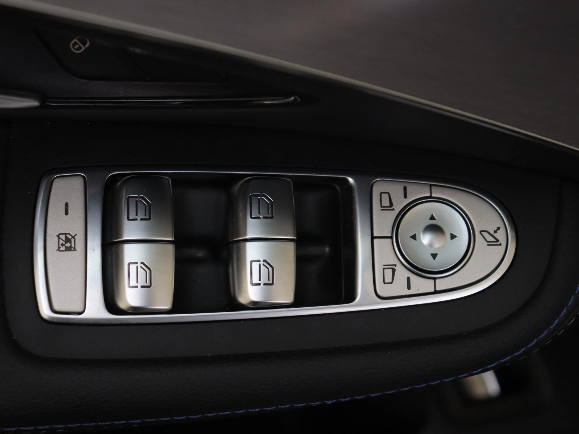 Mercedes-Benz-C-Klasse-image-26