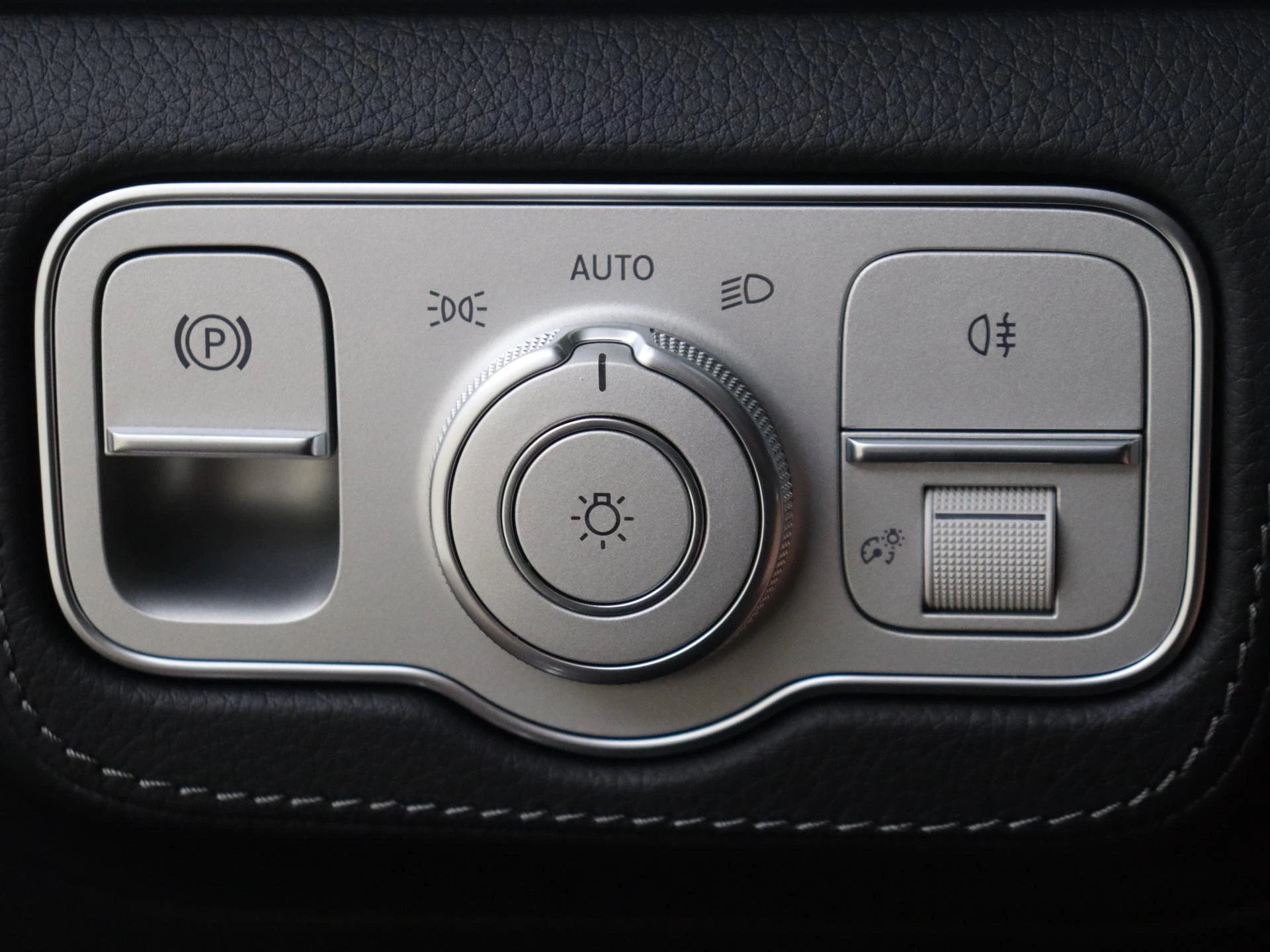 Mercedes-Benz-GLE-image-25