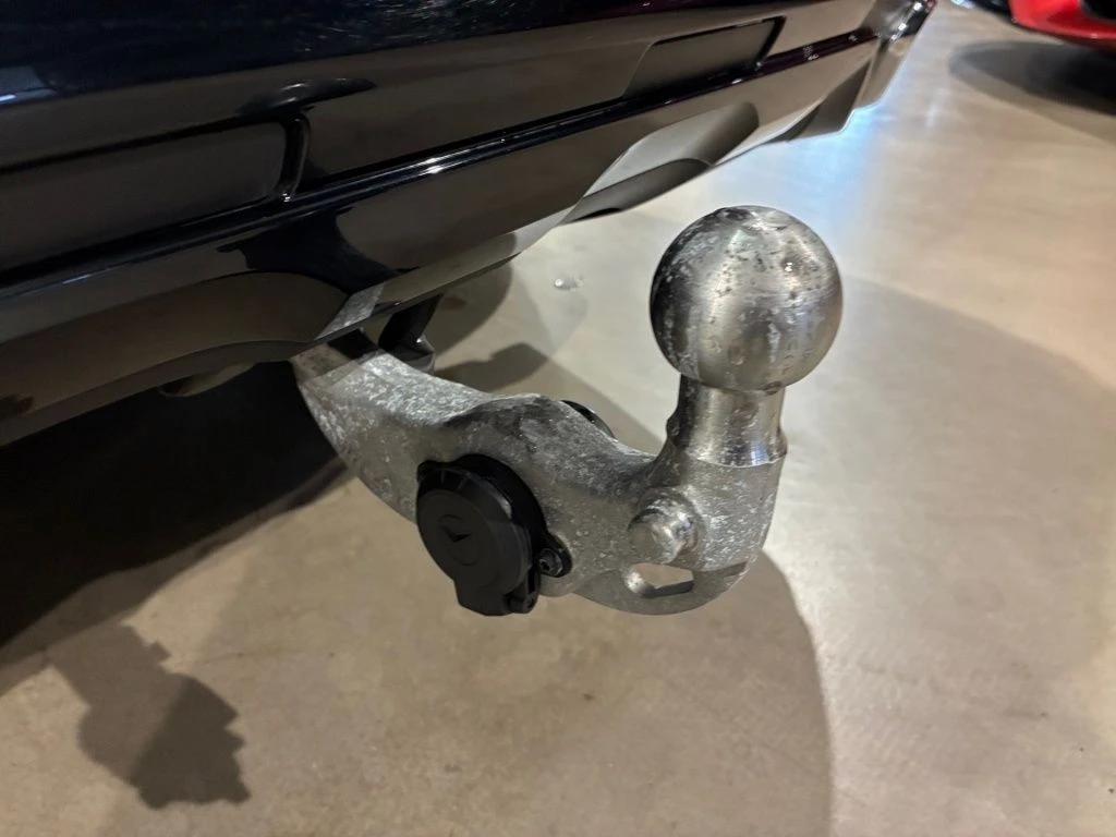 Mercedes-Benz-GLC 220 d-image-19