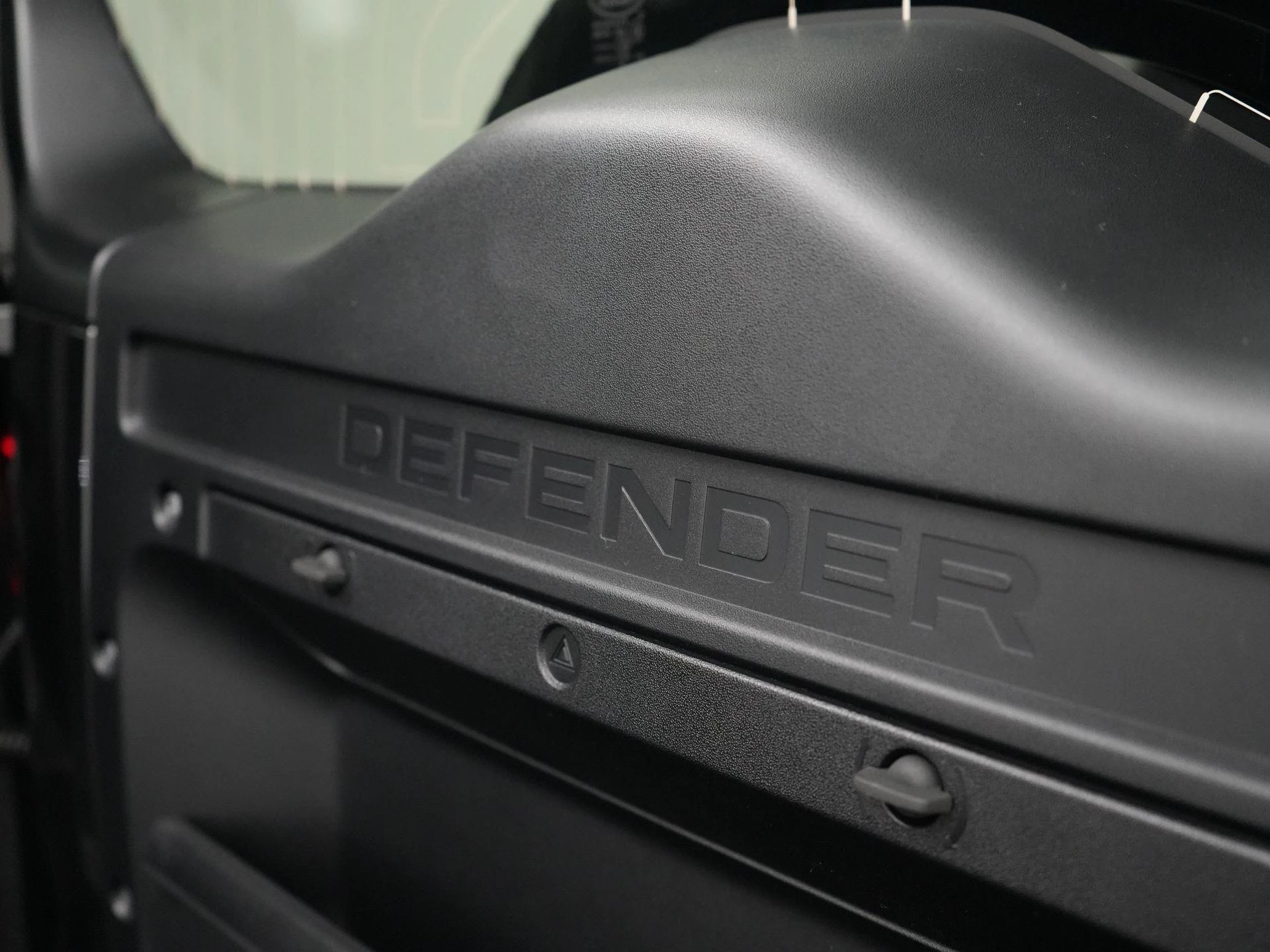 Land Rover Defender 2.0 P300e 110 HSE Dynamic Edition
