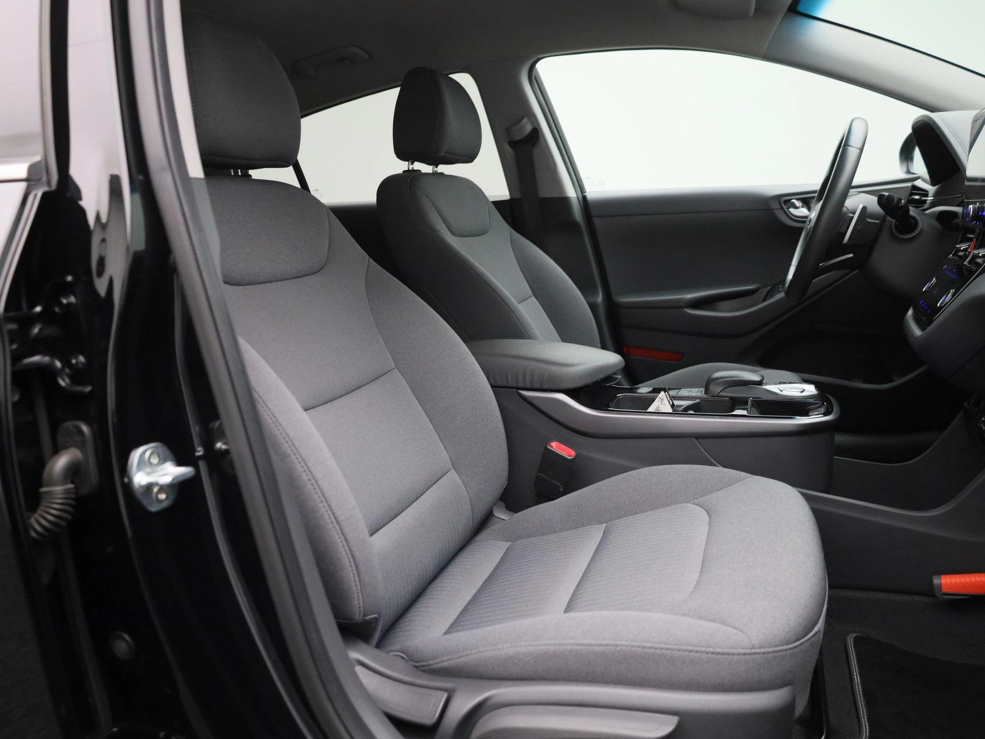 Hyundai-IONIQ-image-32