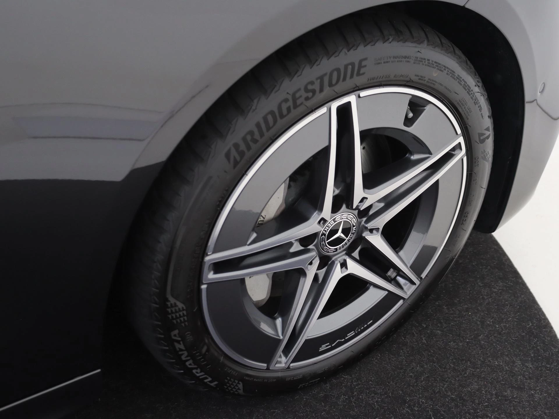 Mercedes-Benz-C-Klasse-image-9