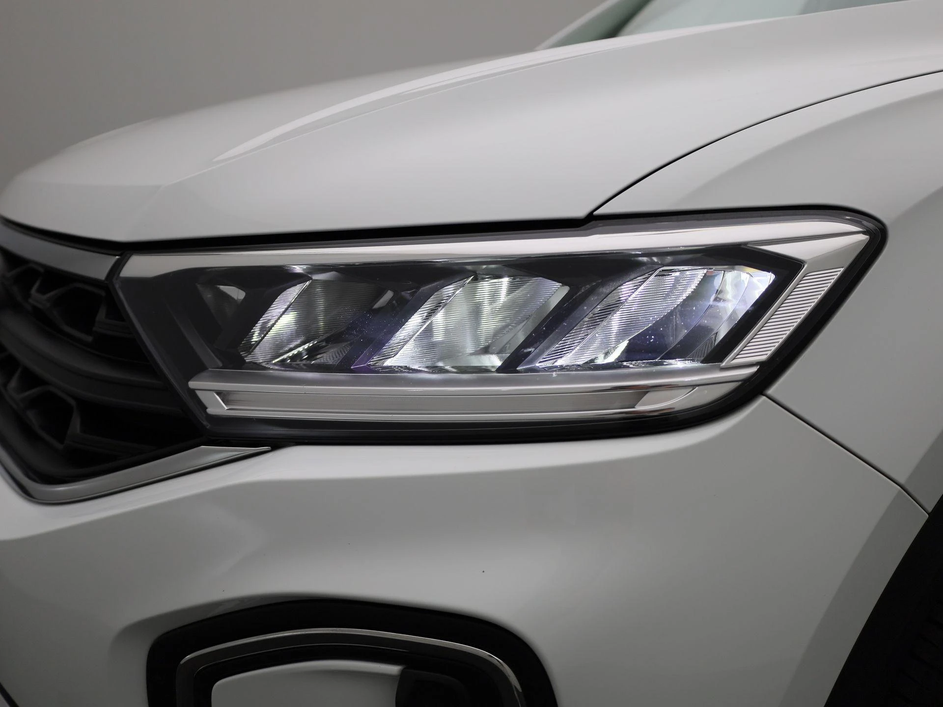 Volkswagen-T-Roc-image-13