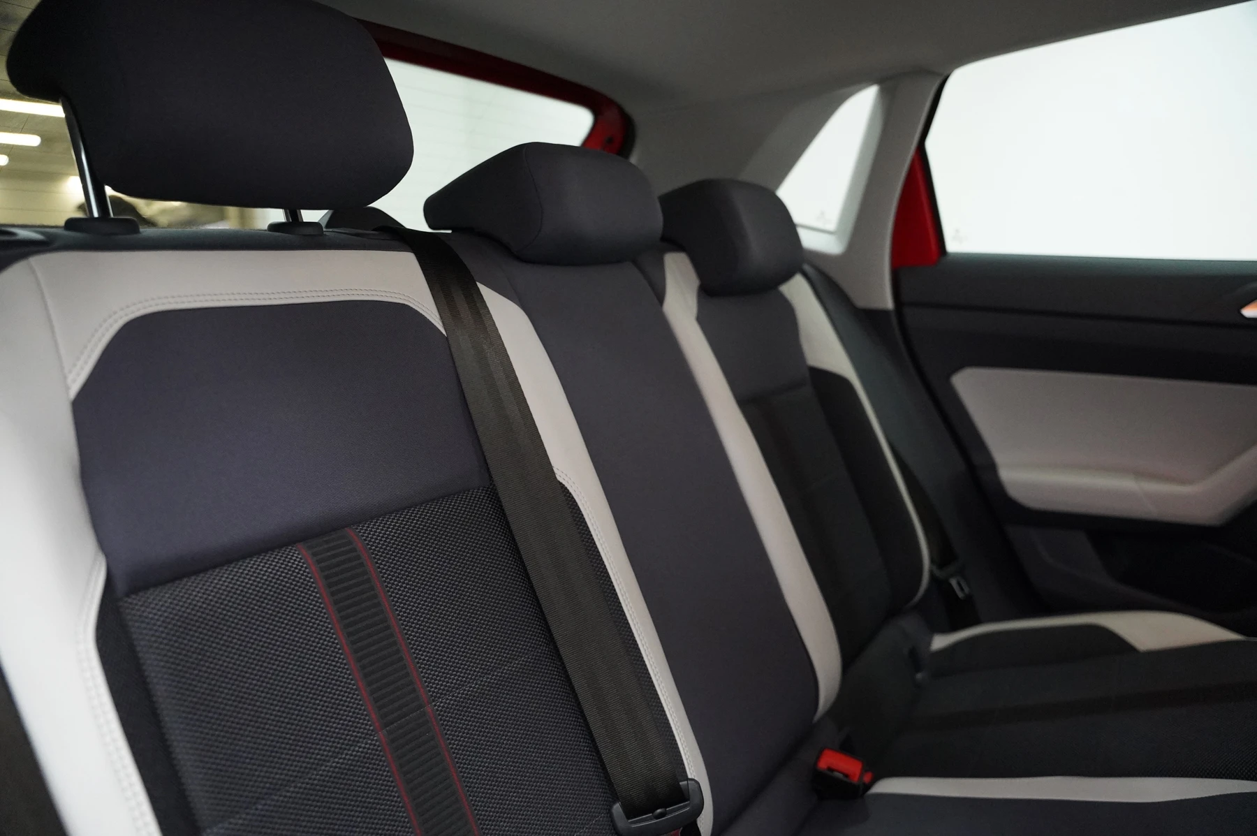 Volkswagen-Polo-image-11