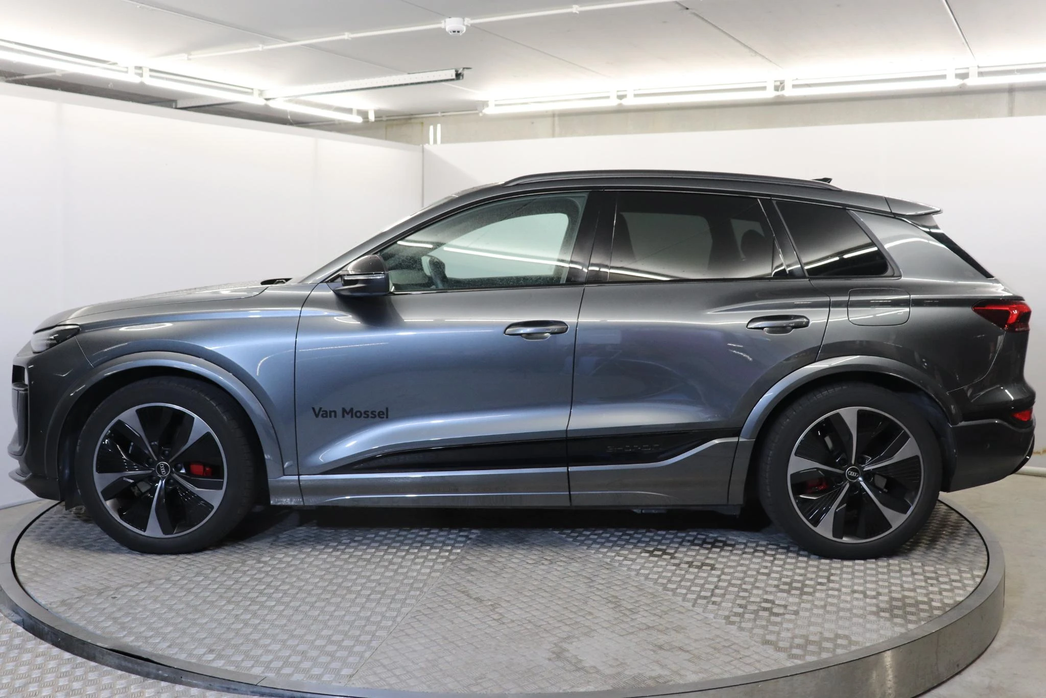 Audi-Q6 e-tron-image-2