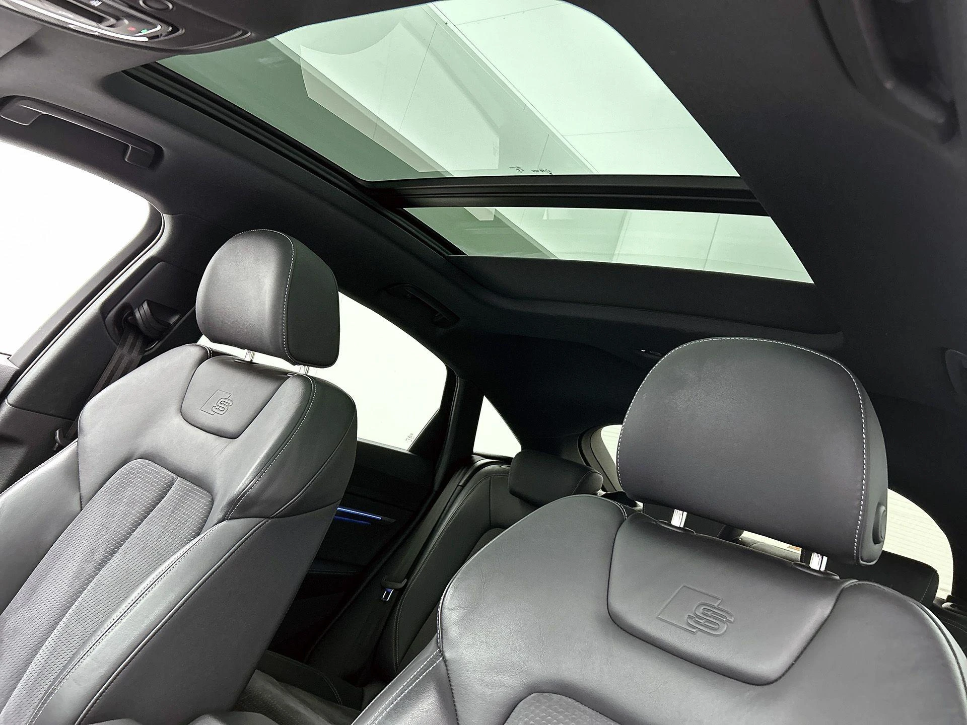 Audi-Q8 Sportback e-tron-image-30