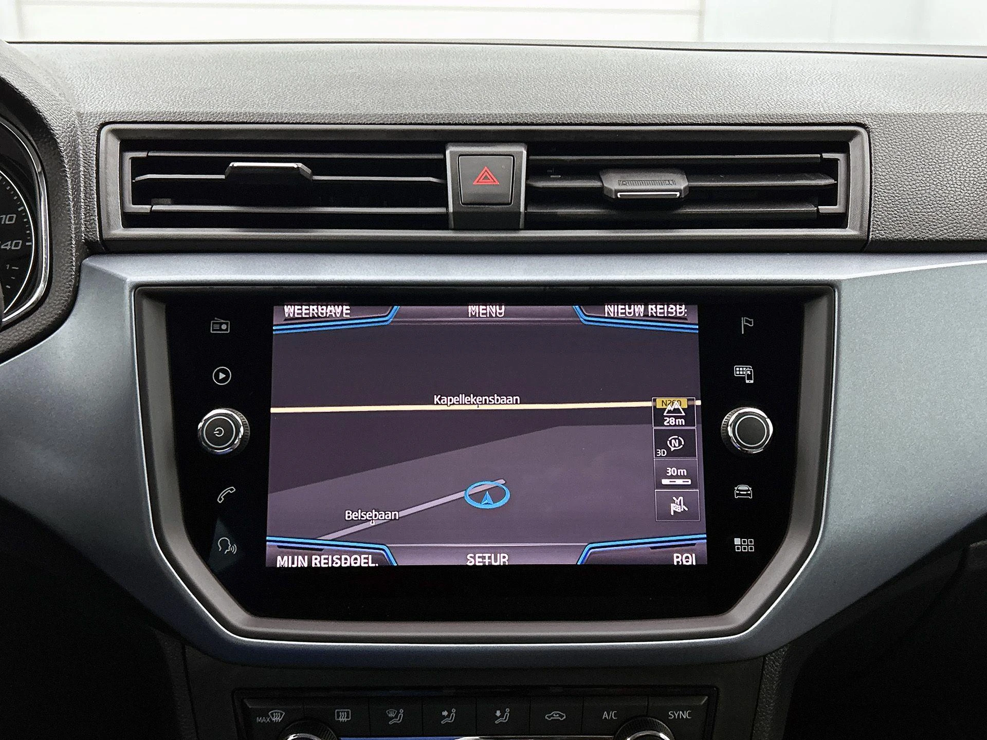 SEAT-Arona-image-27