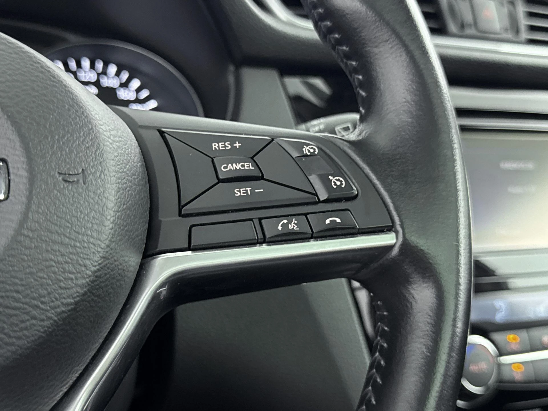 Nissan-QASHQAI-image-5