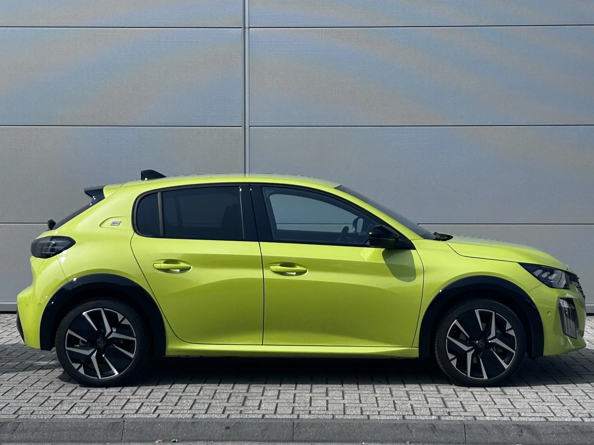 Peugeot-e-208-image-6