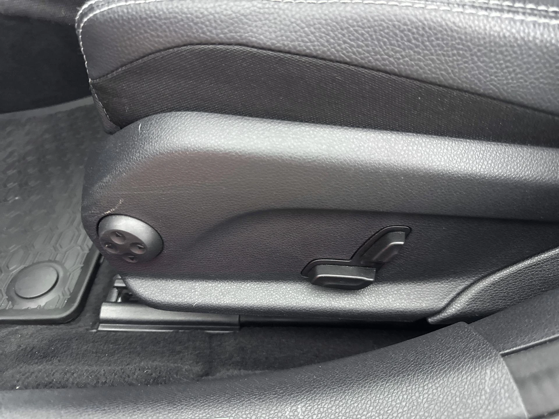 Mercedes-Benz-C-Klasse-image-17